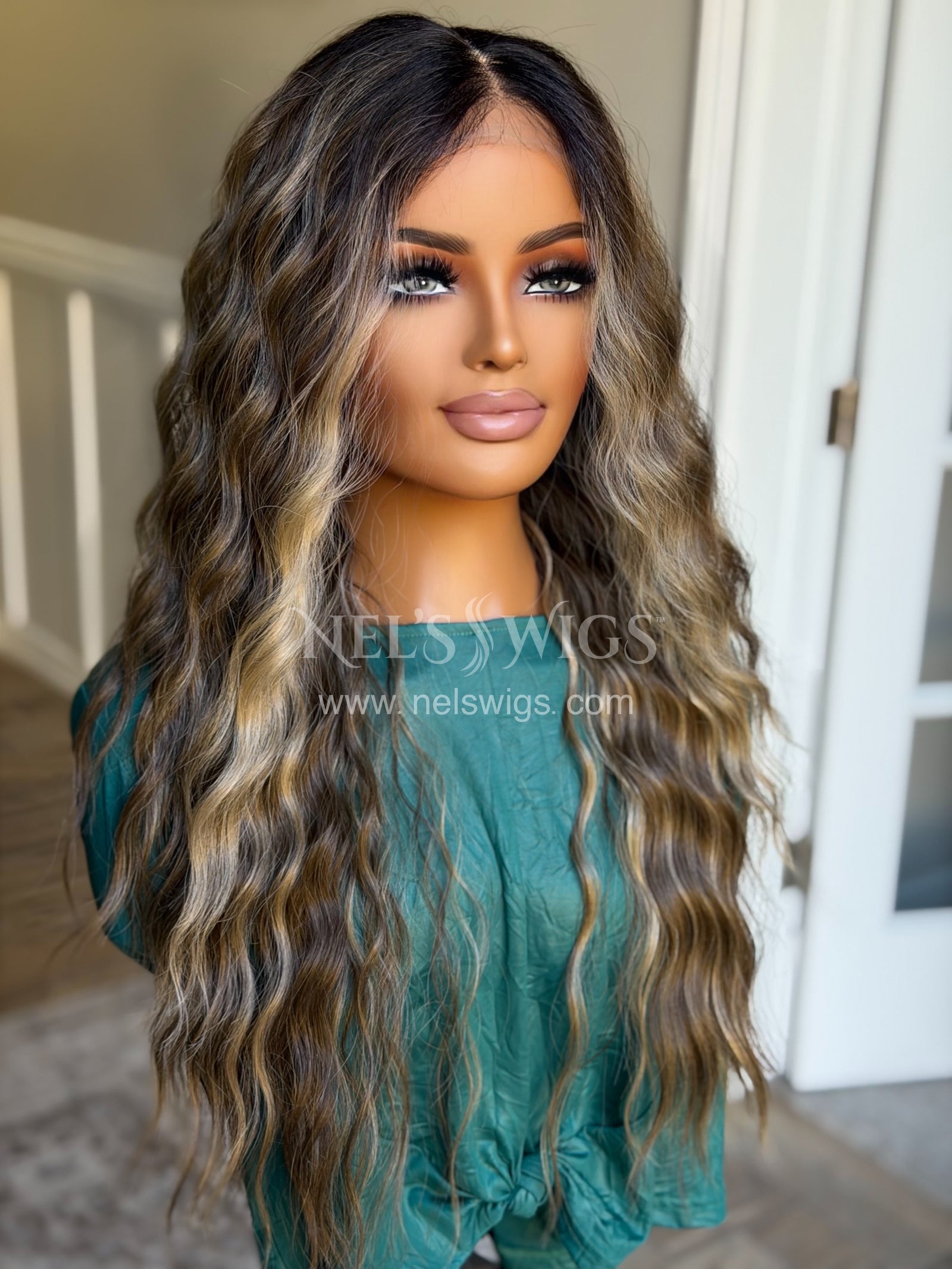 Ocean 05 - 26” - Soft Brunette with Neutral Blonde Highlights