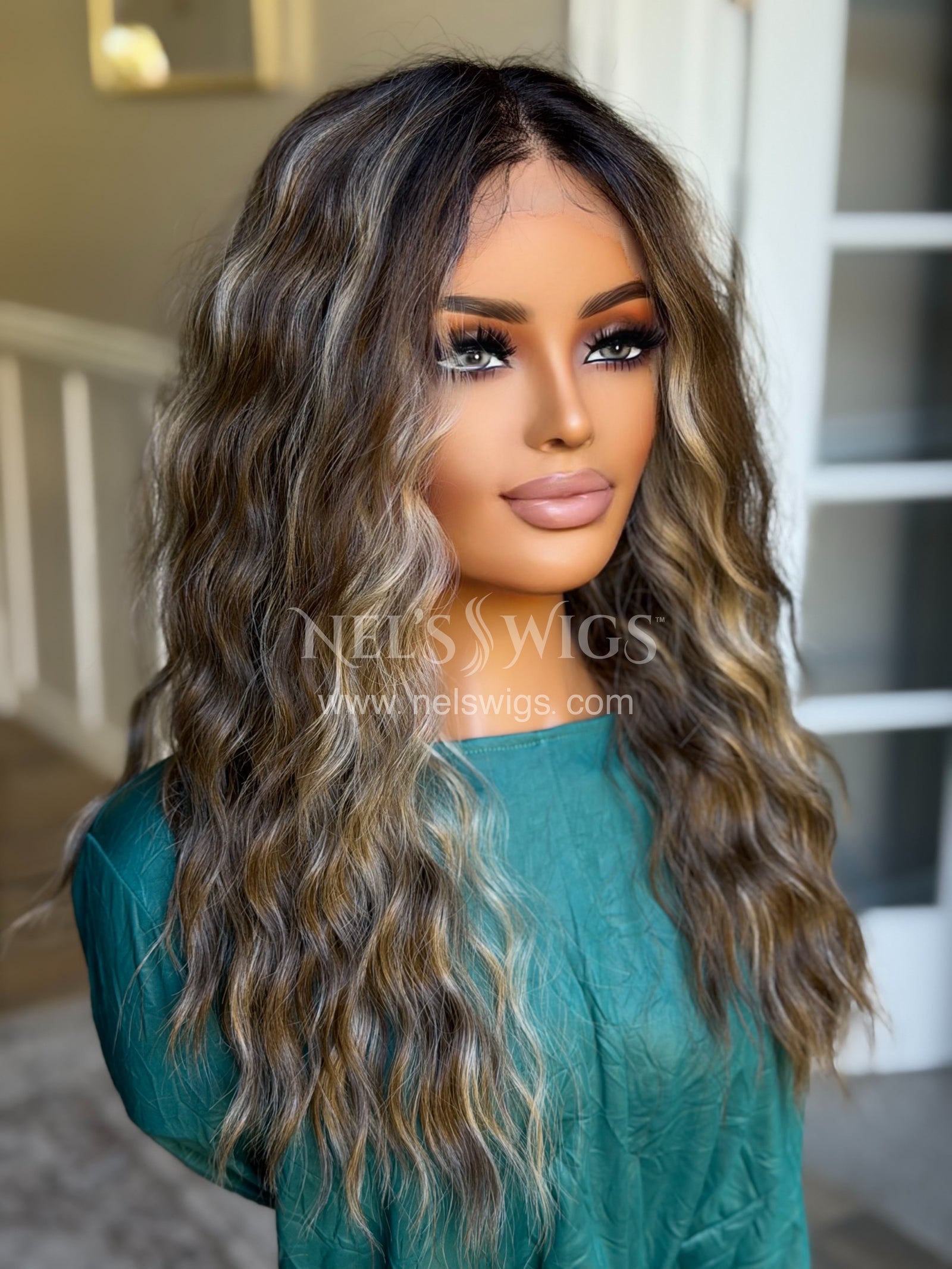 Ocean 05 - 23” - Soft Brunette with Neutral Blonde Highlights