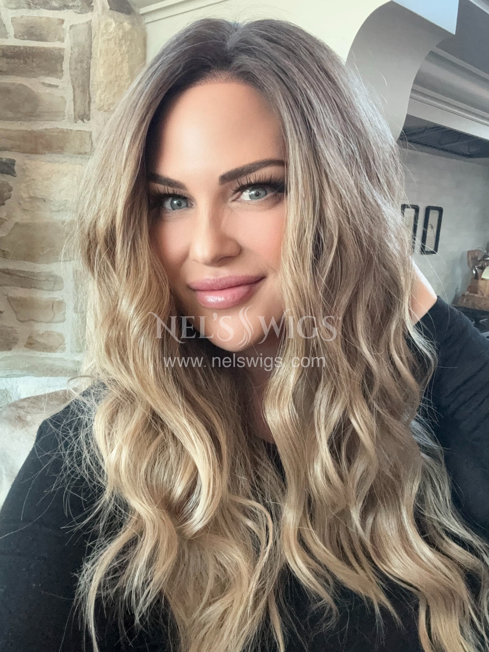 Venus 01 - Bronde (Petit to Small, Average)