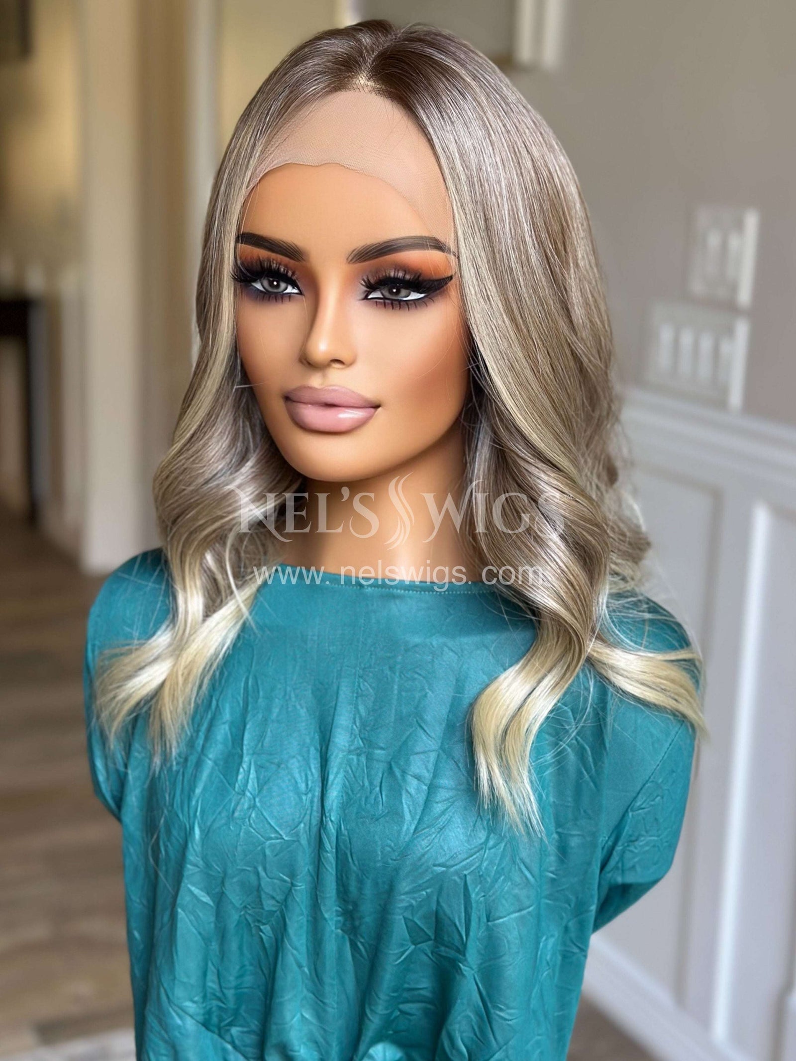 Terry 04 - Medium Neutral Blonde with Warm Blonde Ends