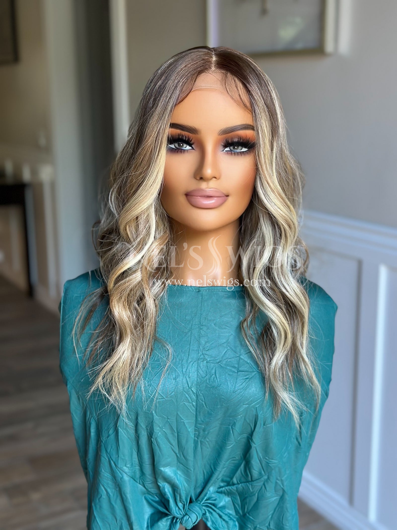 Ariana 07 - Warm Blonde & Light Brown Mix Highlighted