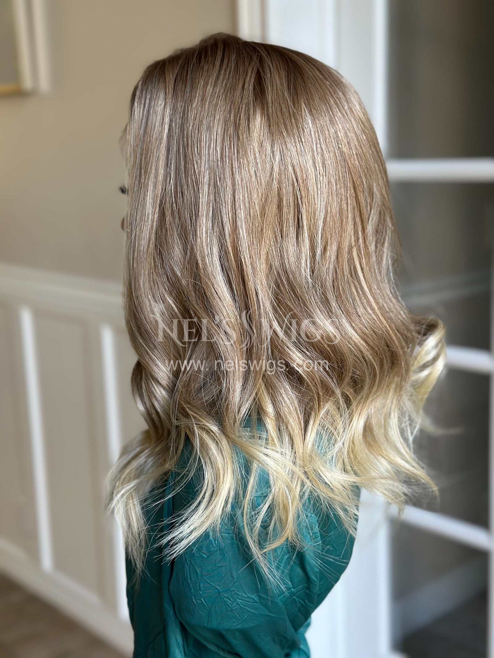 Terry 04 - Medium NEUTRAL BLONDE WITH WARM BLONDE ENDS