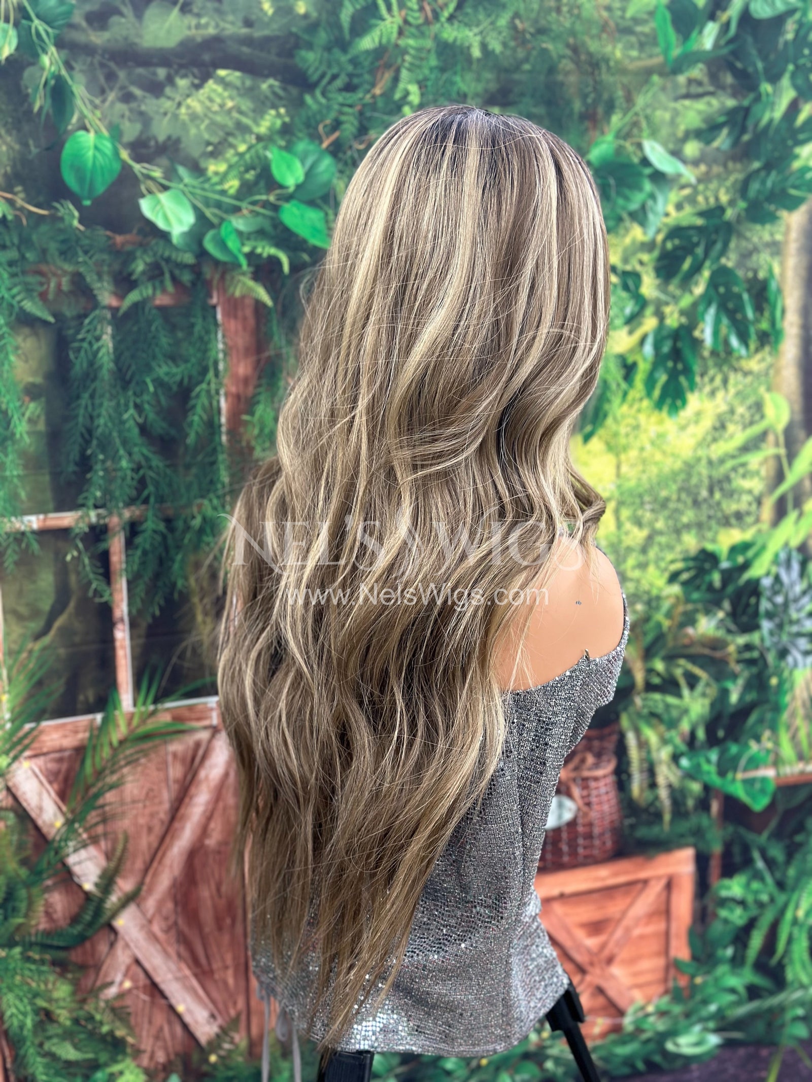 Bianca 02 - Soft Brunette with Neutral Blonde Highlights