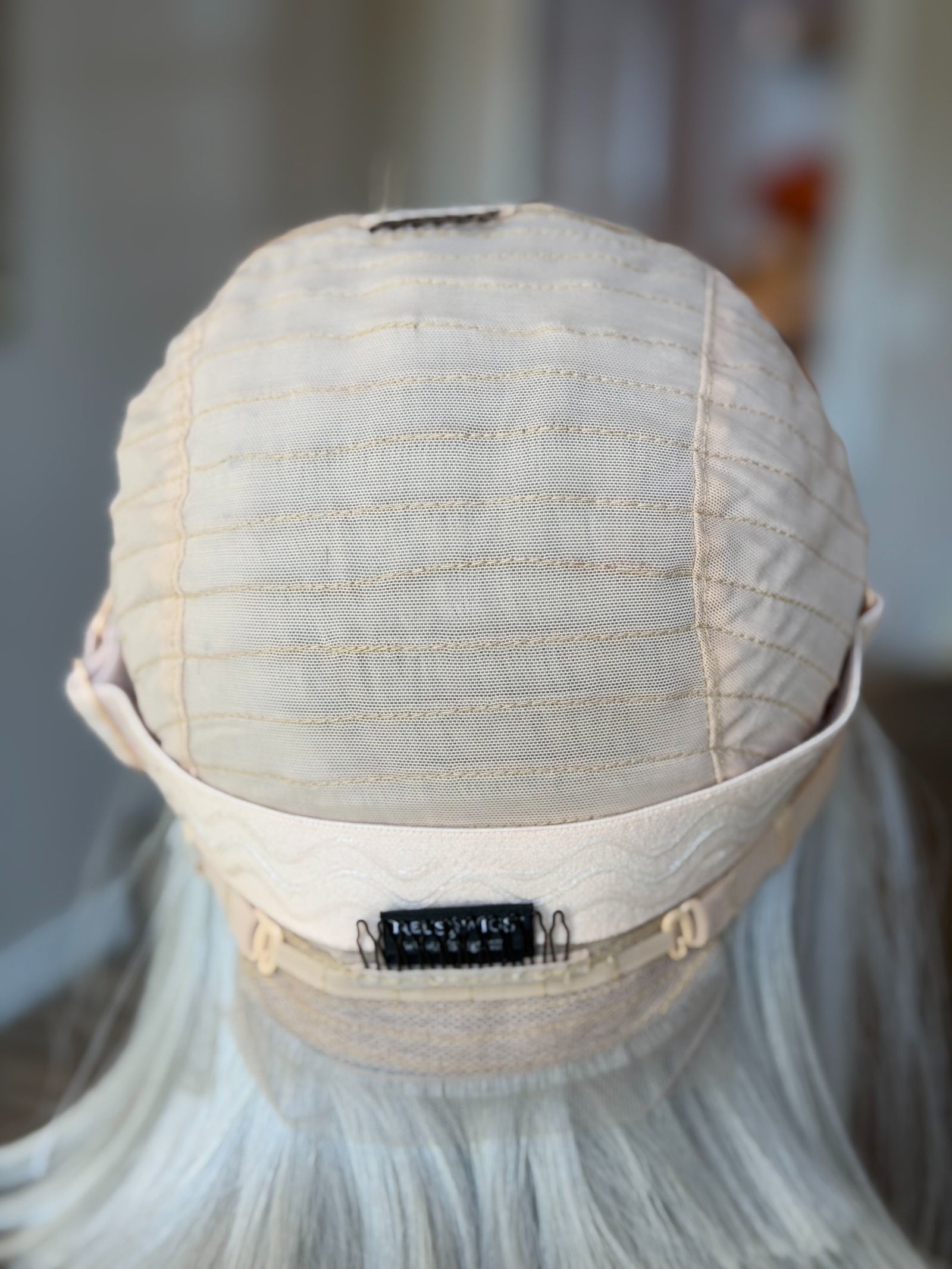 Felicity 01 - Silver Blonde