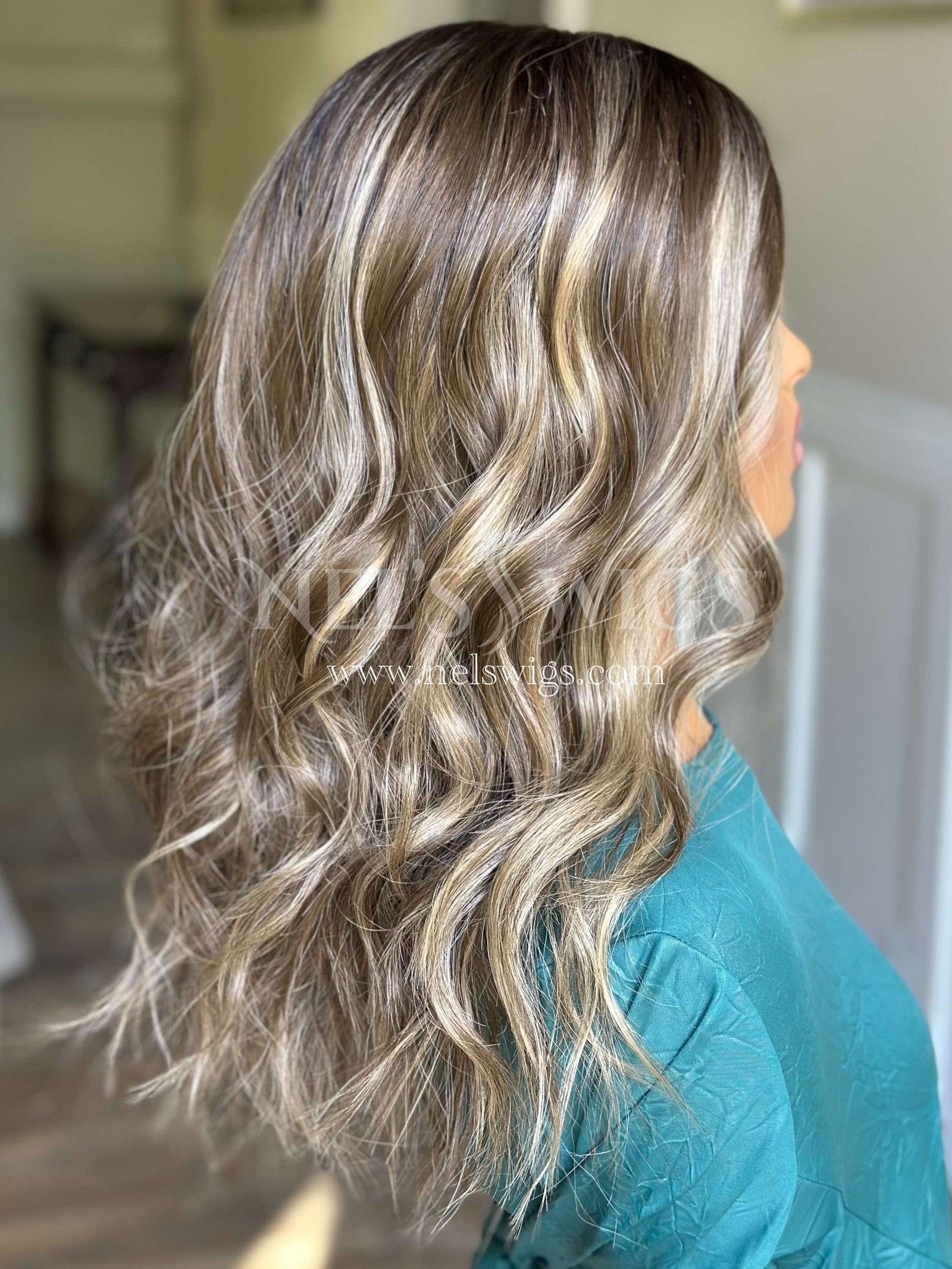Ariana 02 - Soft Brunette with Neutral Blonde Highlights