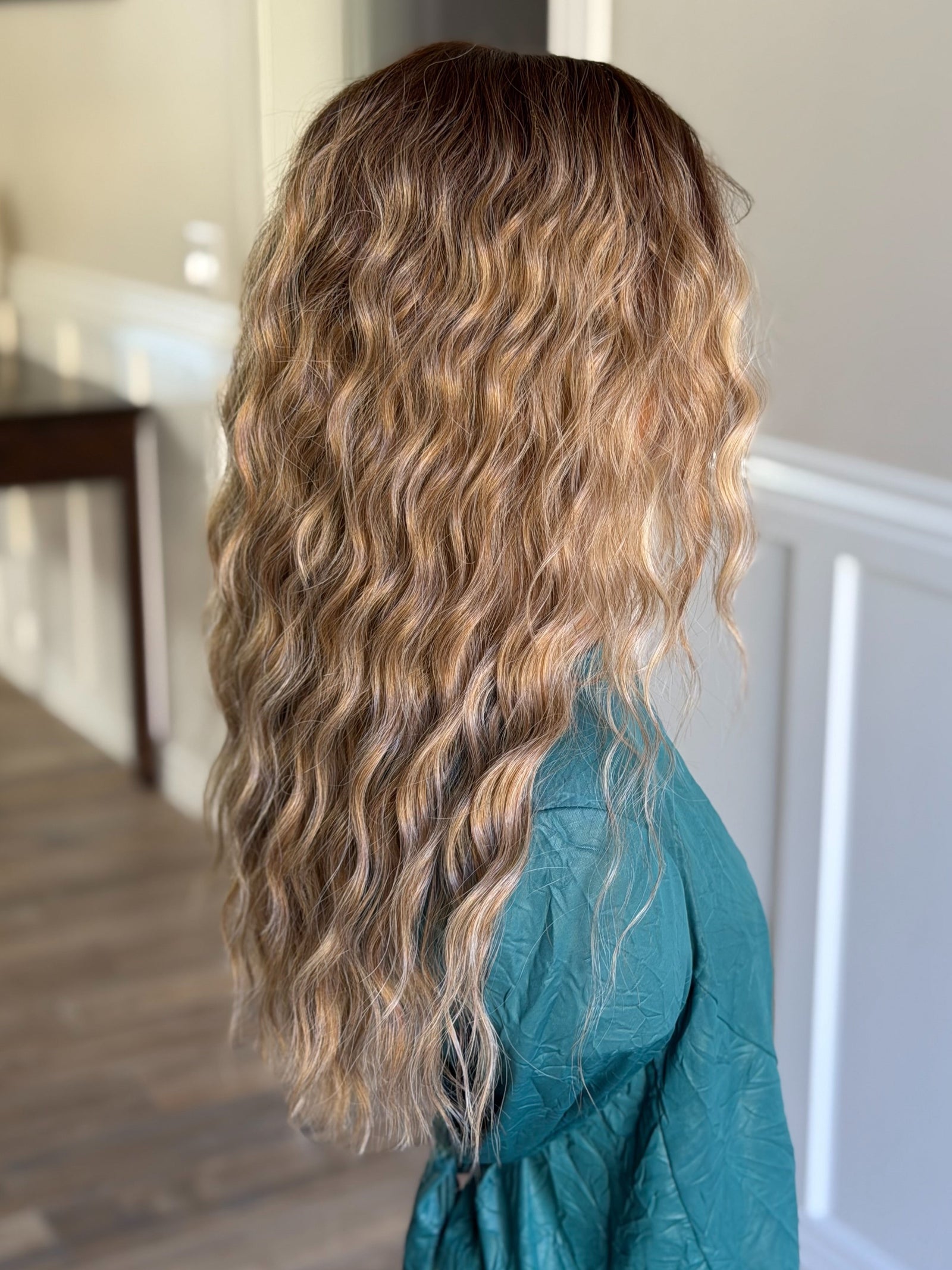 Ocean 01 - 23" - Medium Blonde with Money Pieces