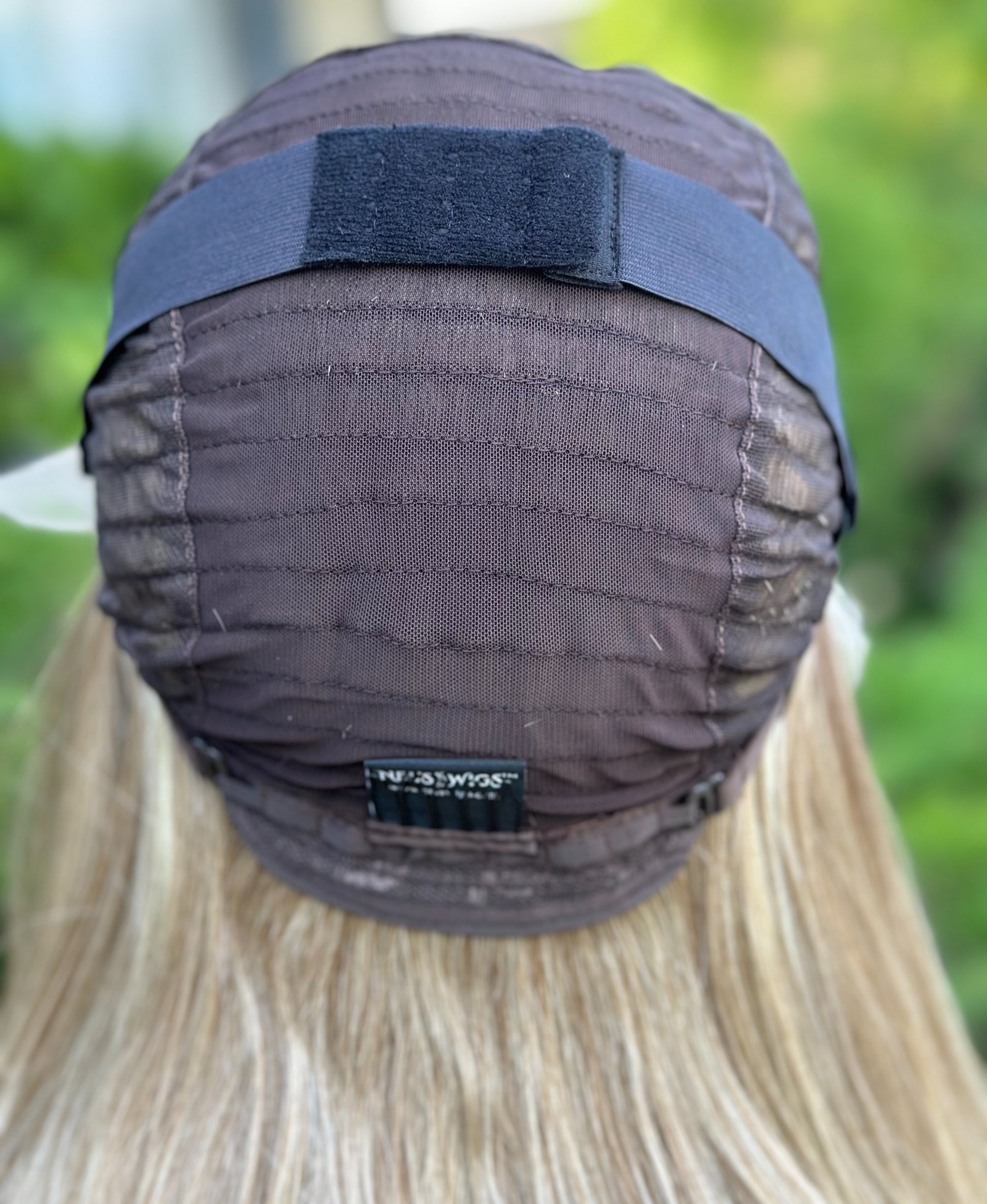 Tracy 01 / Original - Neutral Blonde with Warm Blonde Ends