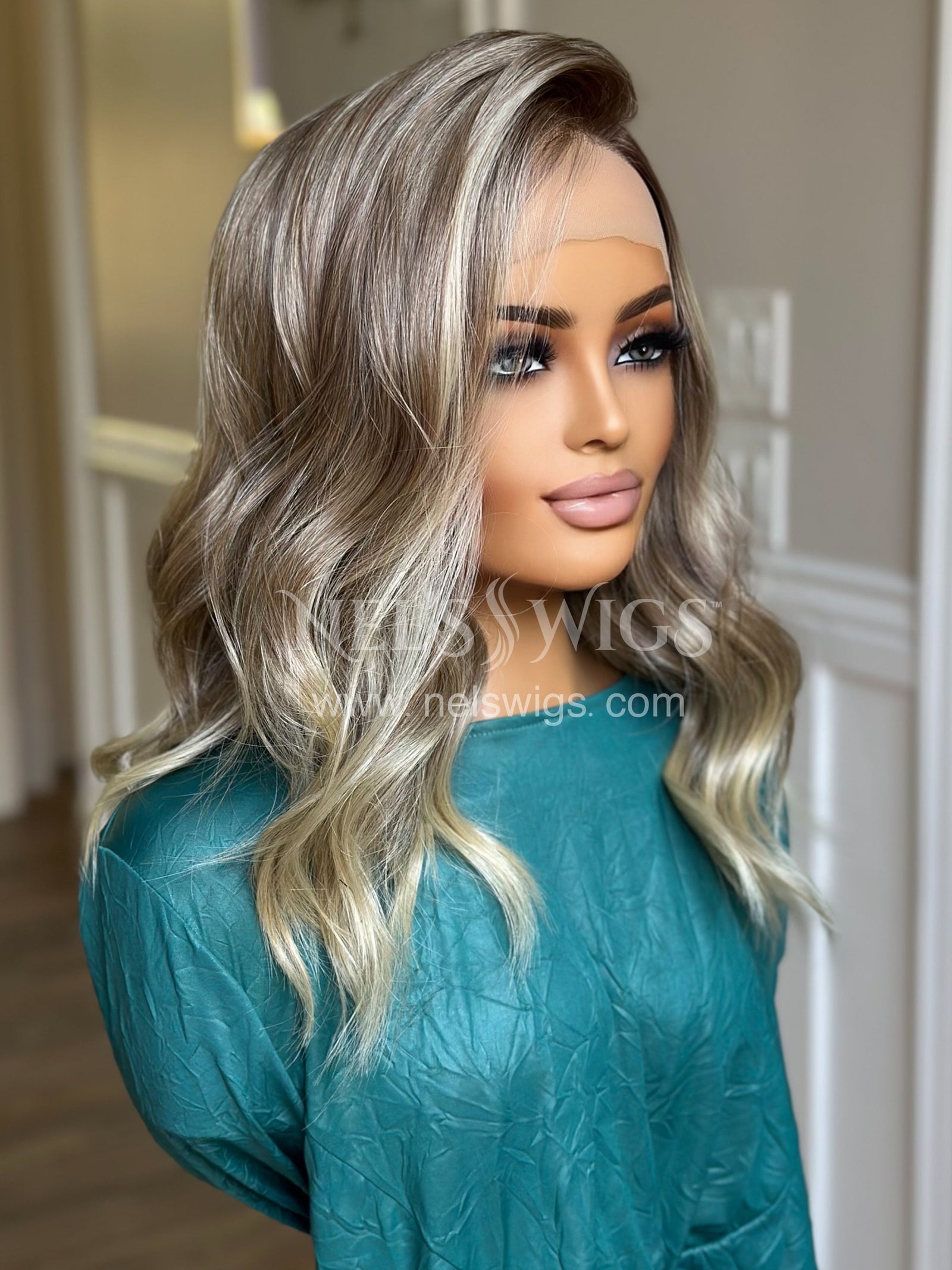 Terry 04 - Medium Neutral Blonde with Warm Blonde Ends