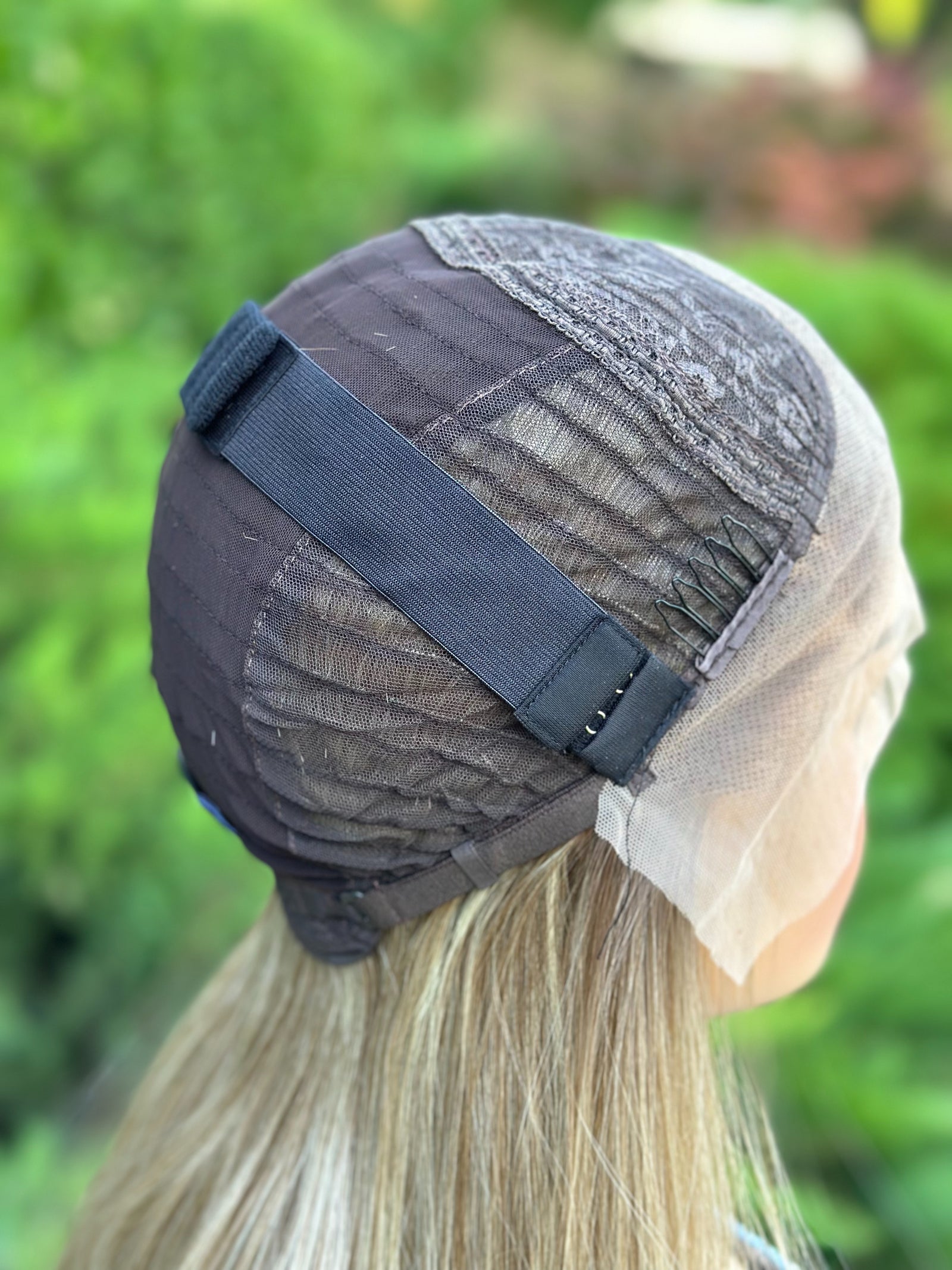 Tracy 01 - OG - Medium Neutral Blonde with Warm Blonde Ends