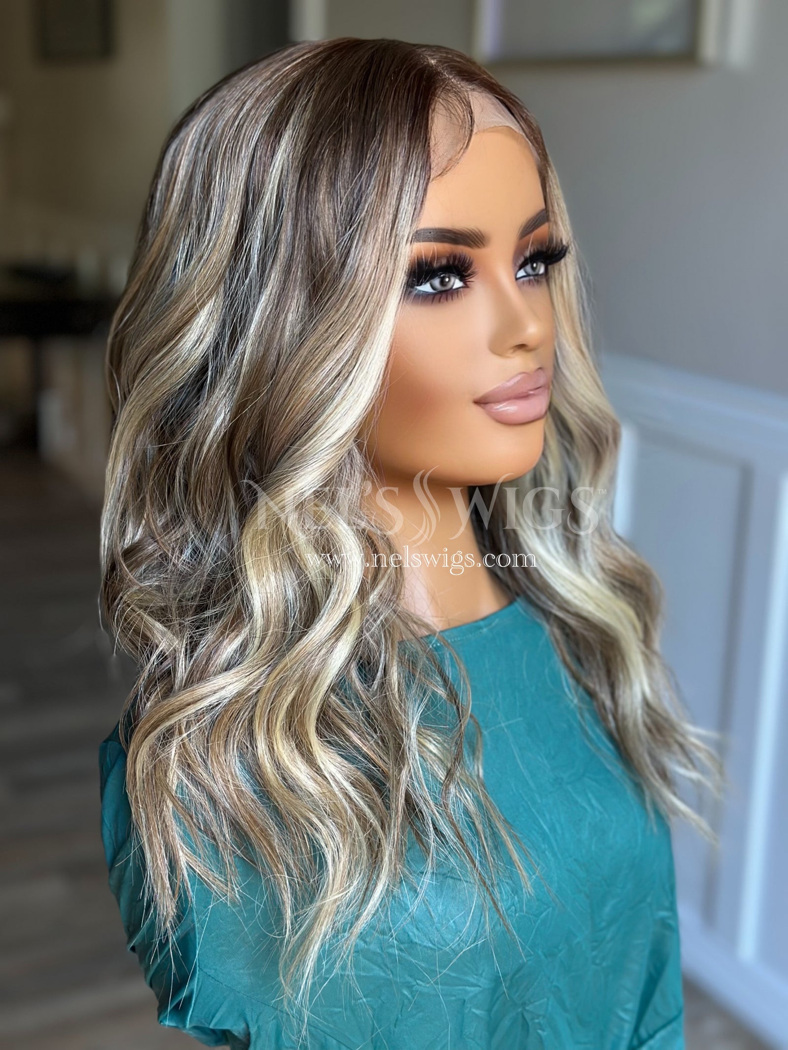 Ariana 07 - Warm Blonde & Light Brown Mix Highlighted