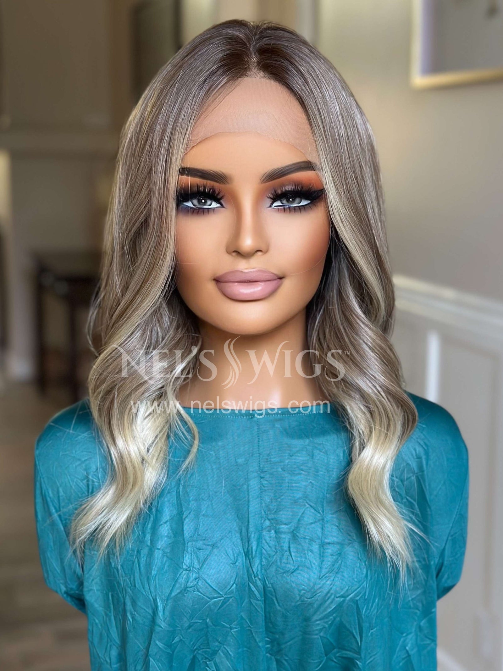 Terry 04 - Medium Neutral Blonde with Warm Blonde Ends