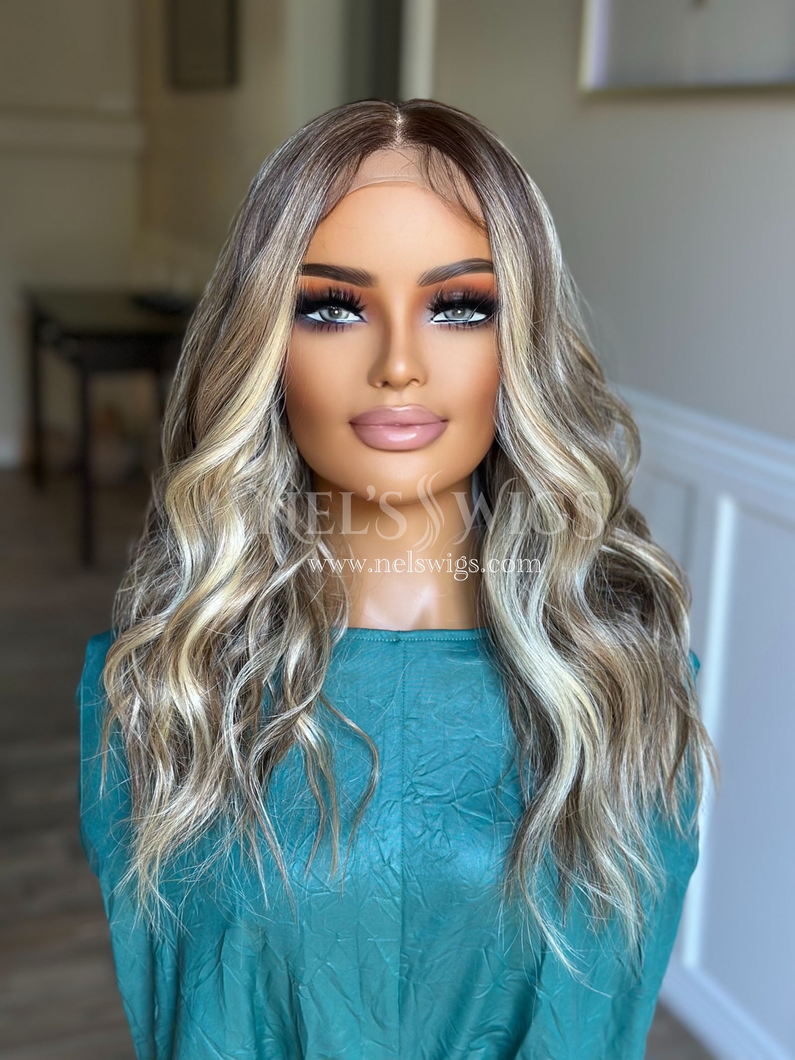 Ariana 07 - Warm Blonde & Light Brown Mix Highlighted