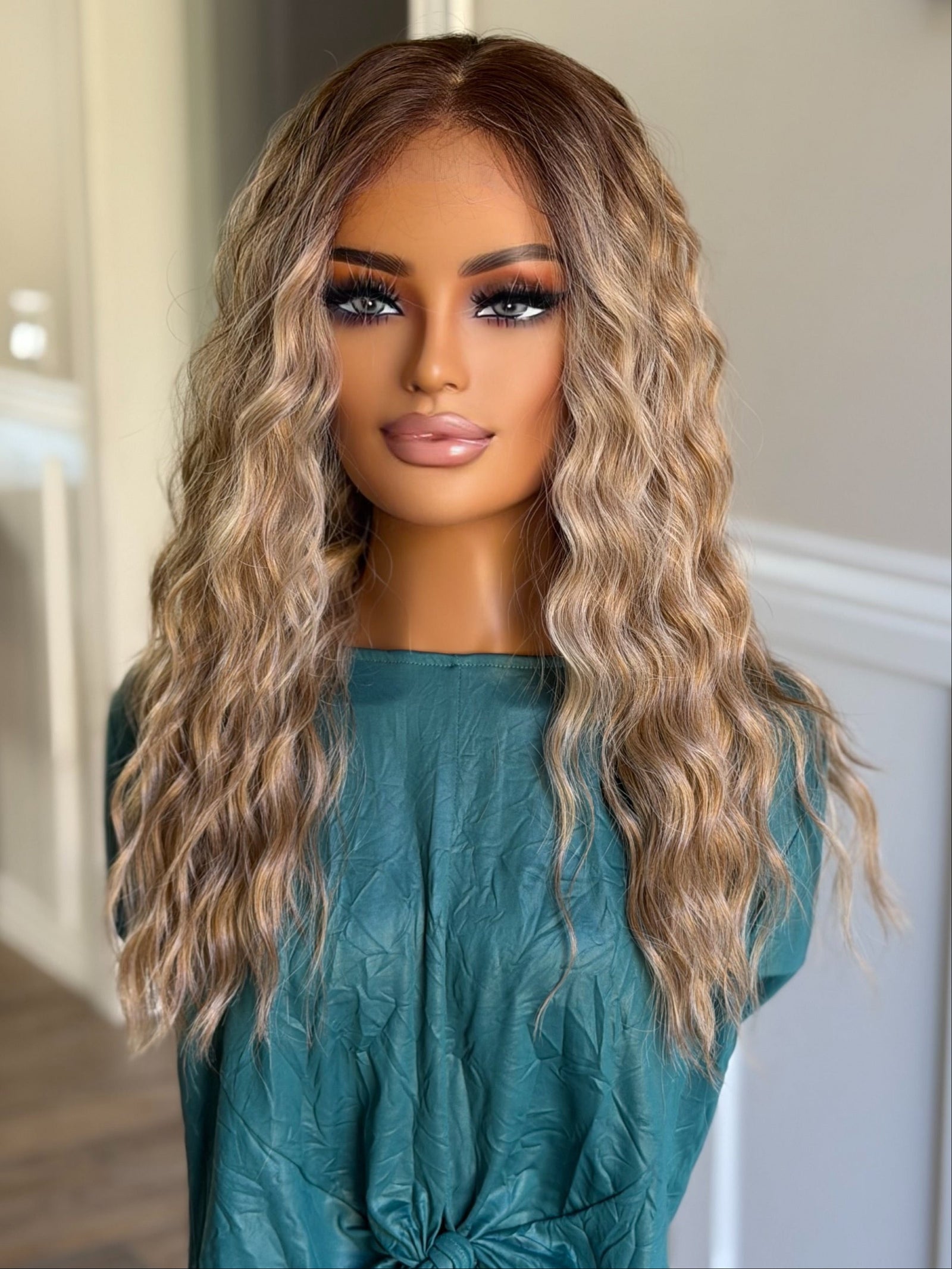 Ocean 01 - 23" - Medium Blonde with Money Pieces