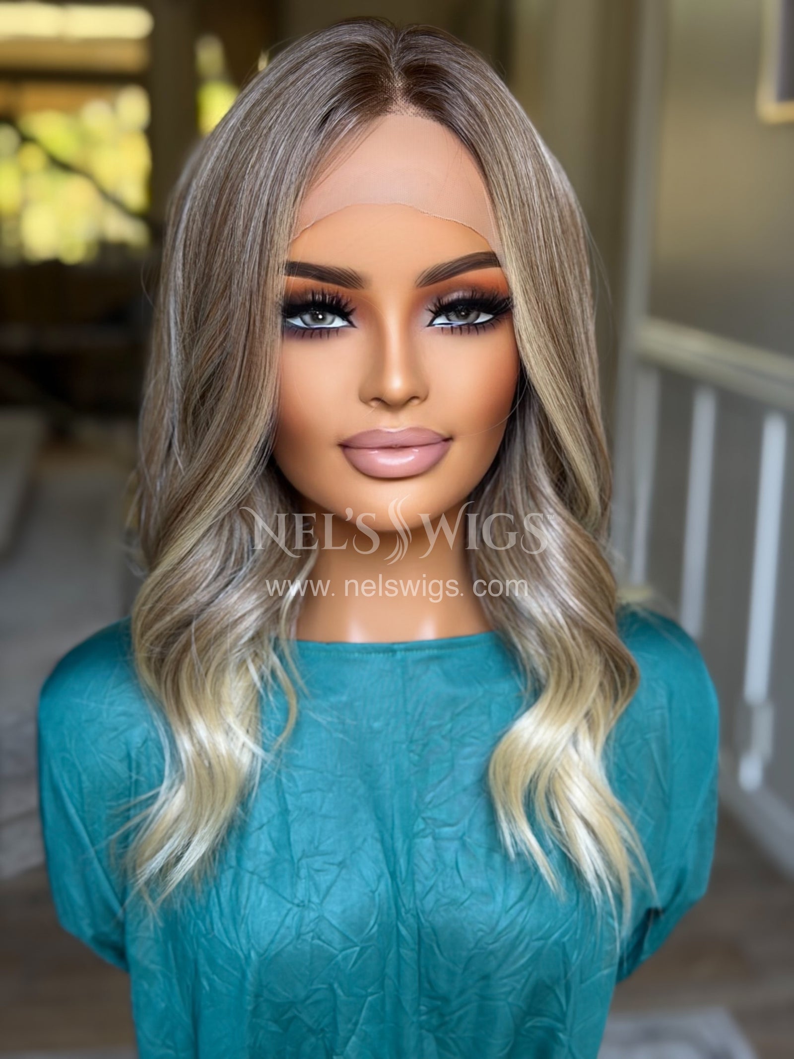 Terry 04 - NEUTRAL BLONDE WITH WARM BLONDE ENDS