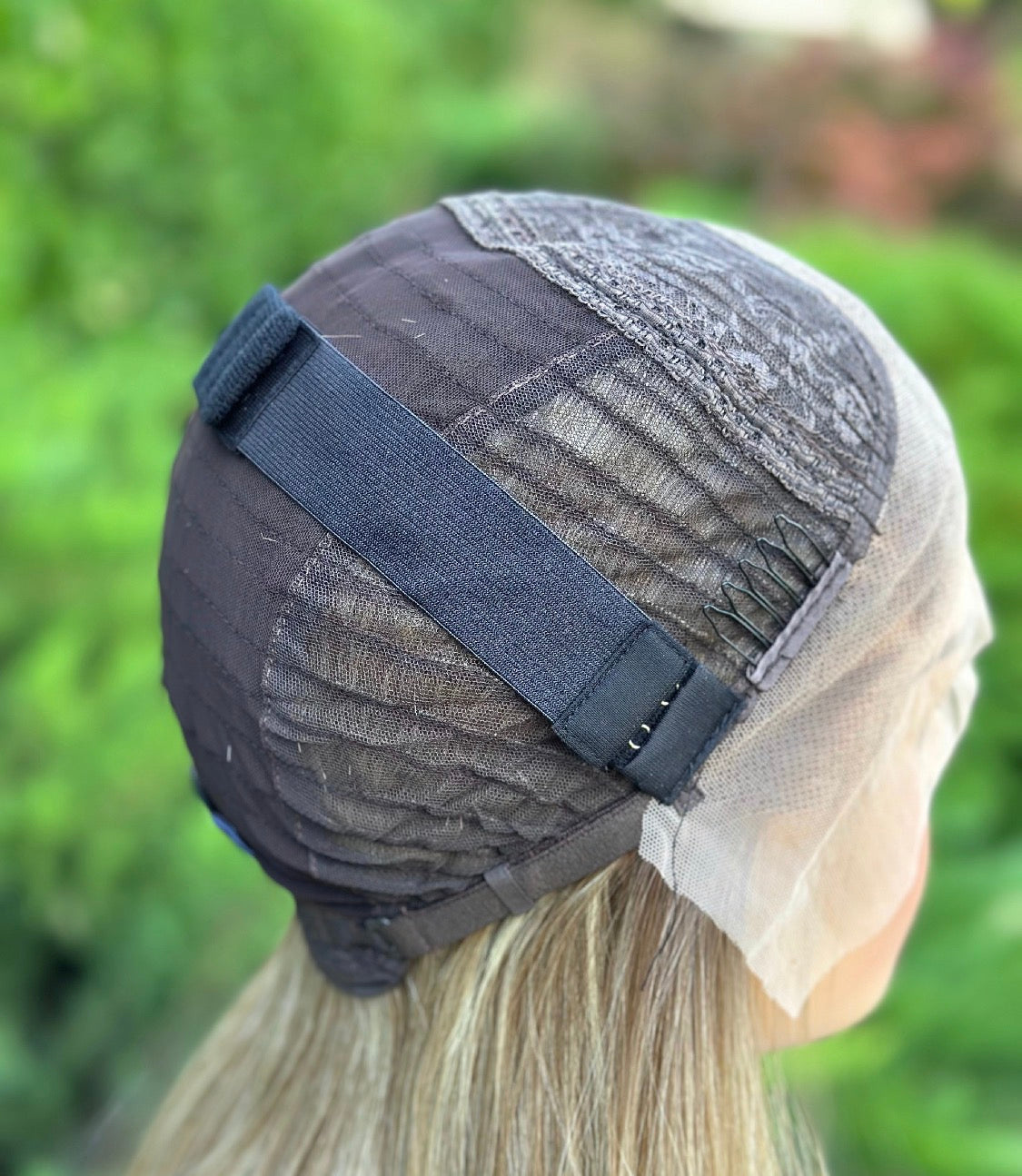 Terry 04 - NEUTRAL BLONDE WITH WARM BLONDE ENDS