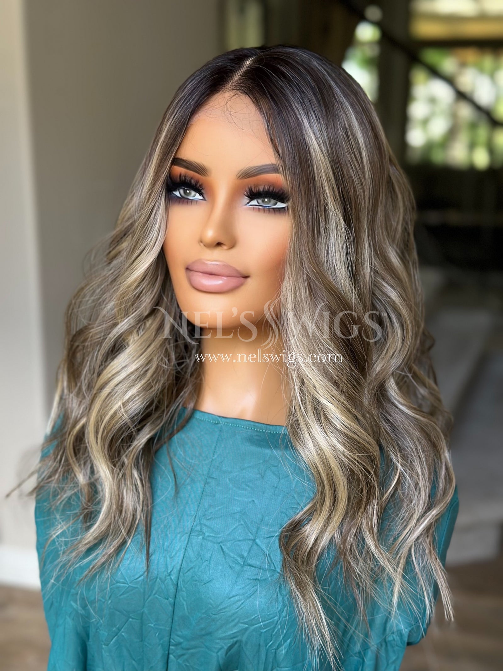 Ariana 02 - Soft Brunette with Neutral Blonde Highlights
