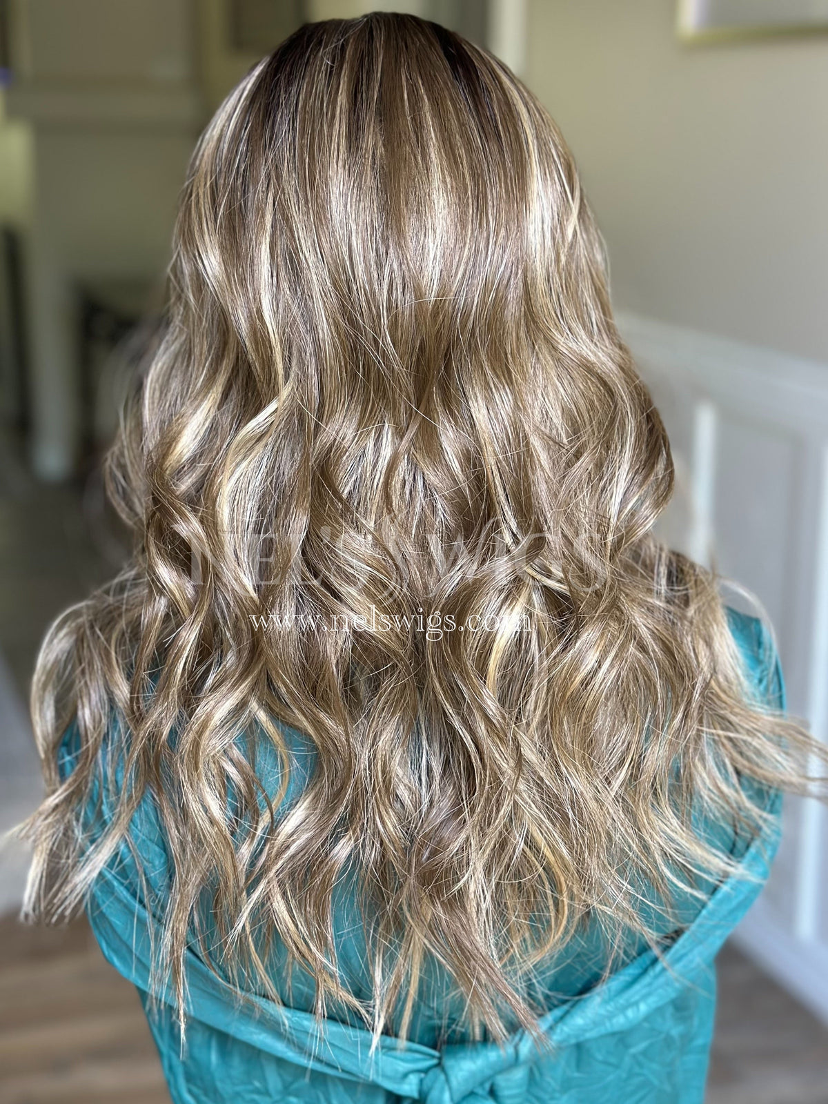 Ariana 02 - Soft Brunette with Neutral Blonde Highlights