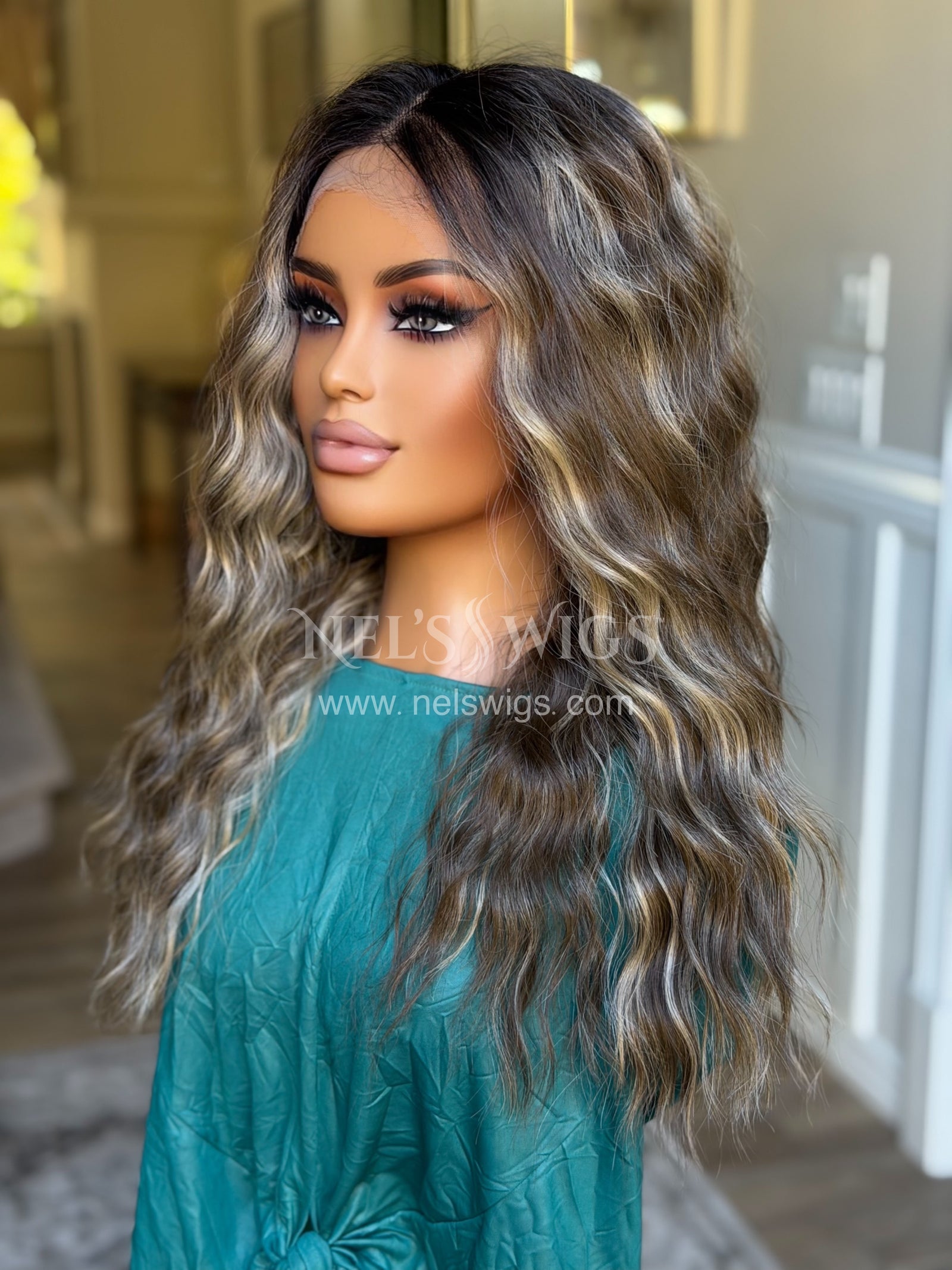 Ocean 05 - 23” - Soft Brunette with Neutral Blonde Highlights