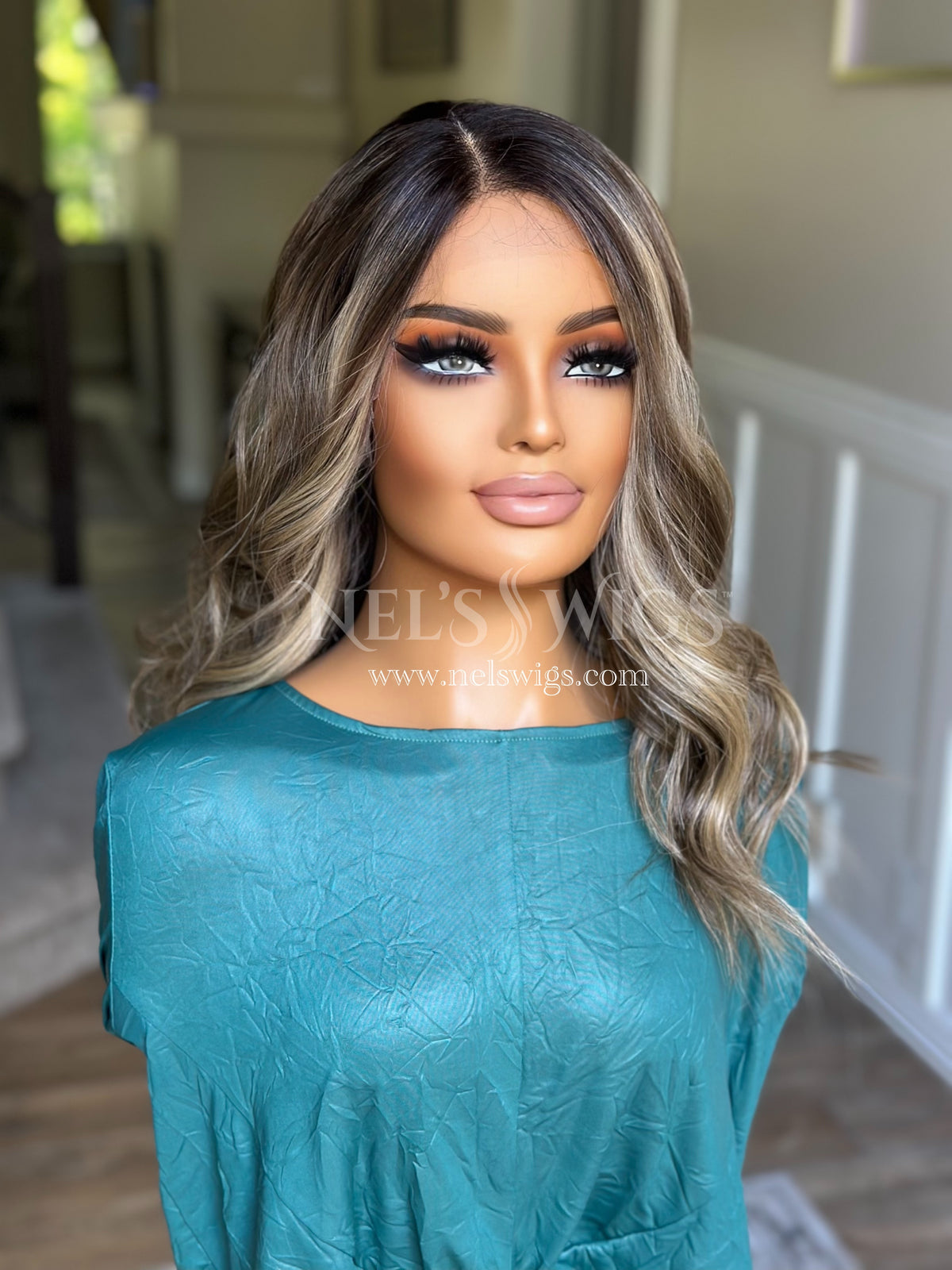 Ariana 02 - Soft Brunette with Neutral Blonde Highlights