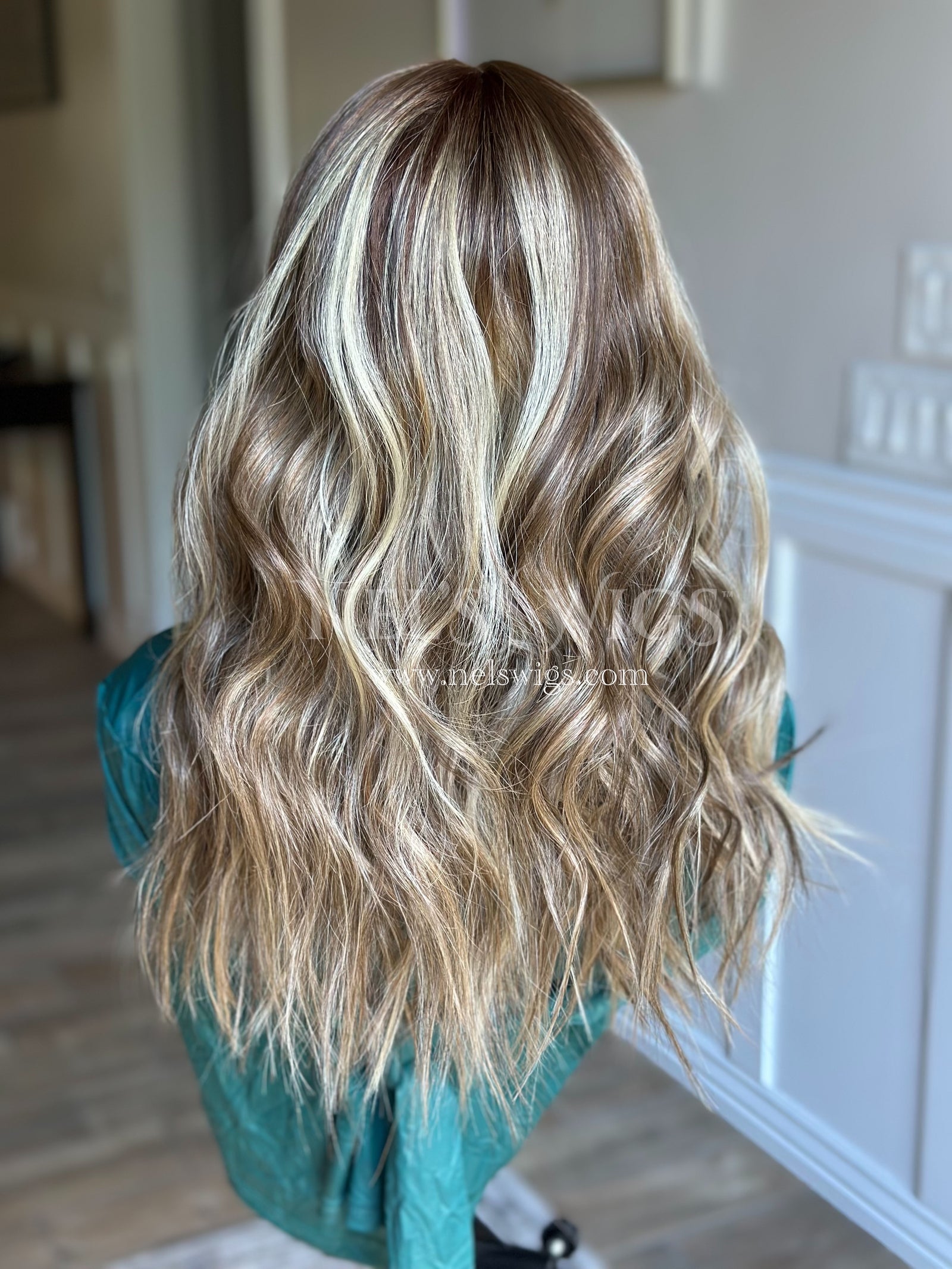 Ariana 07 - Warm Blonde & Light Brown Mix Highlighted