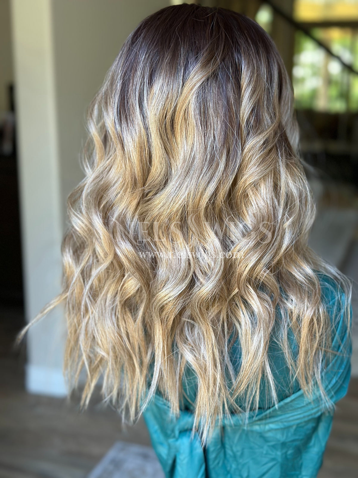 Ariana 01 - Medium Blonde with Light Blonde Money Pieces