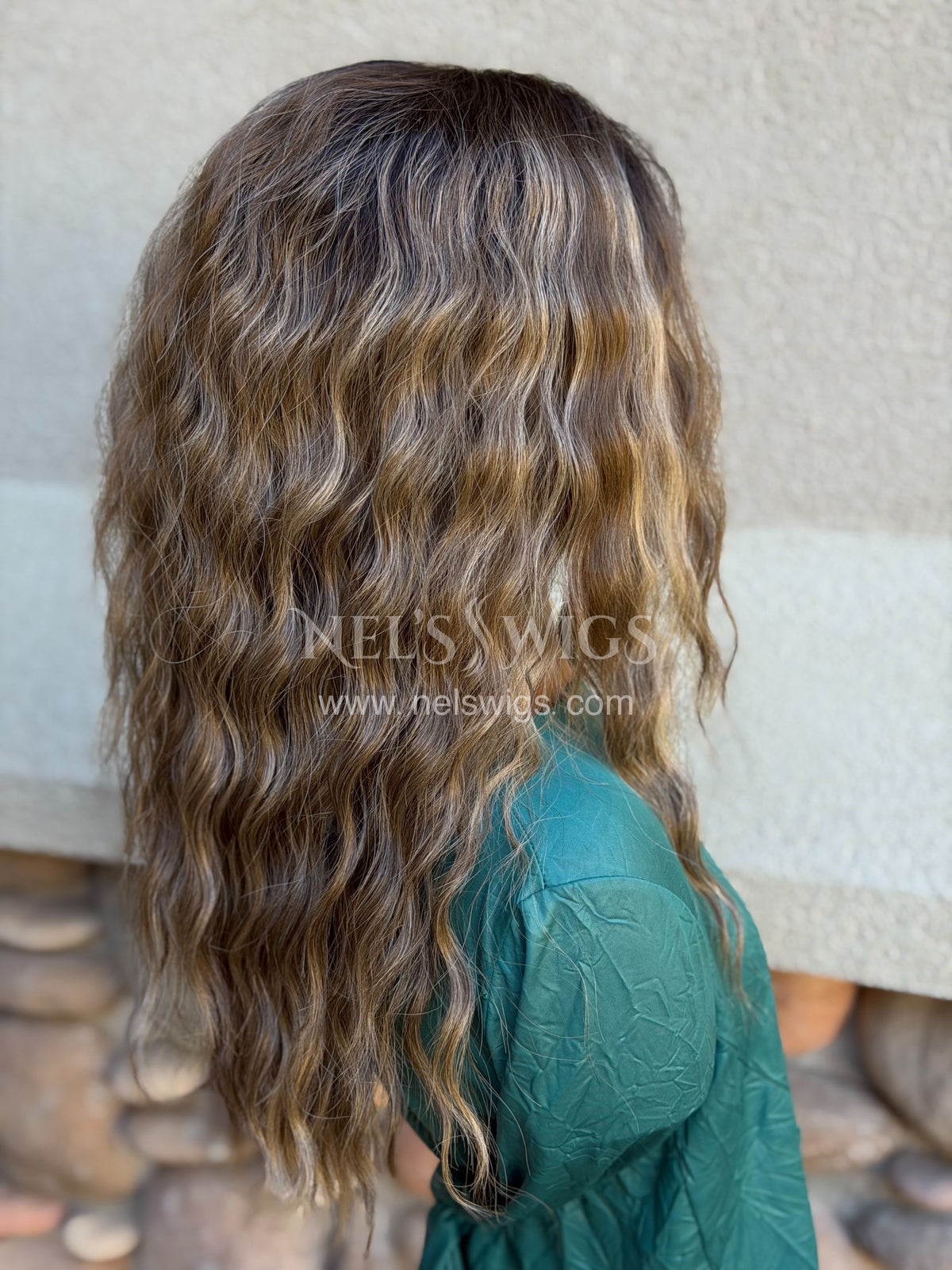 Ocean 05 - 23” - Soft Brunette with Neutral Blonde Highlights