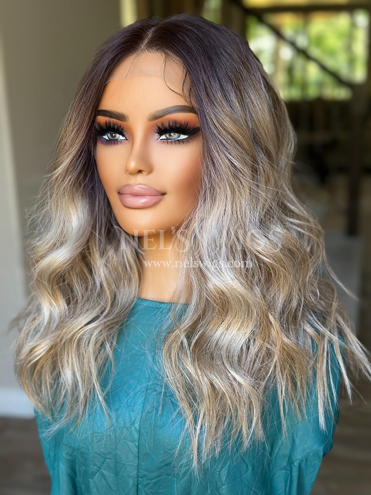 Ariana 01 - Medium Blonde with Light Blonde Money Pieces