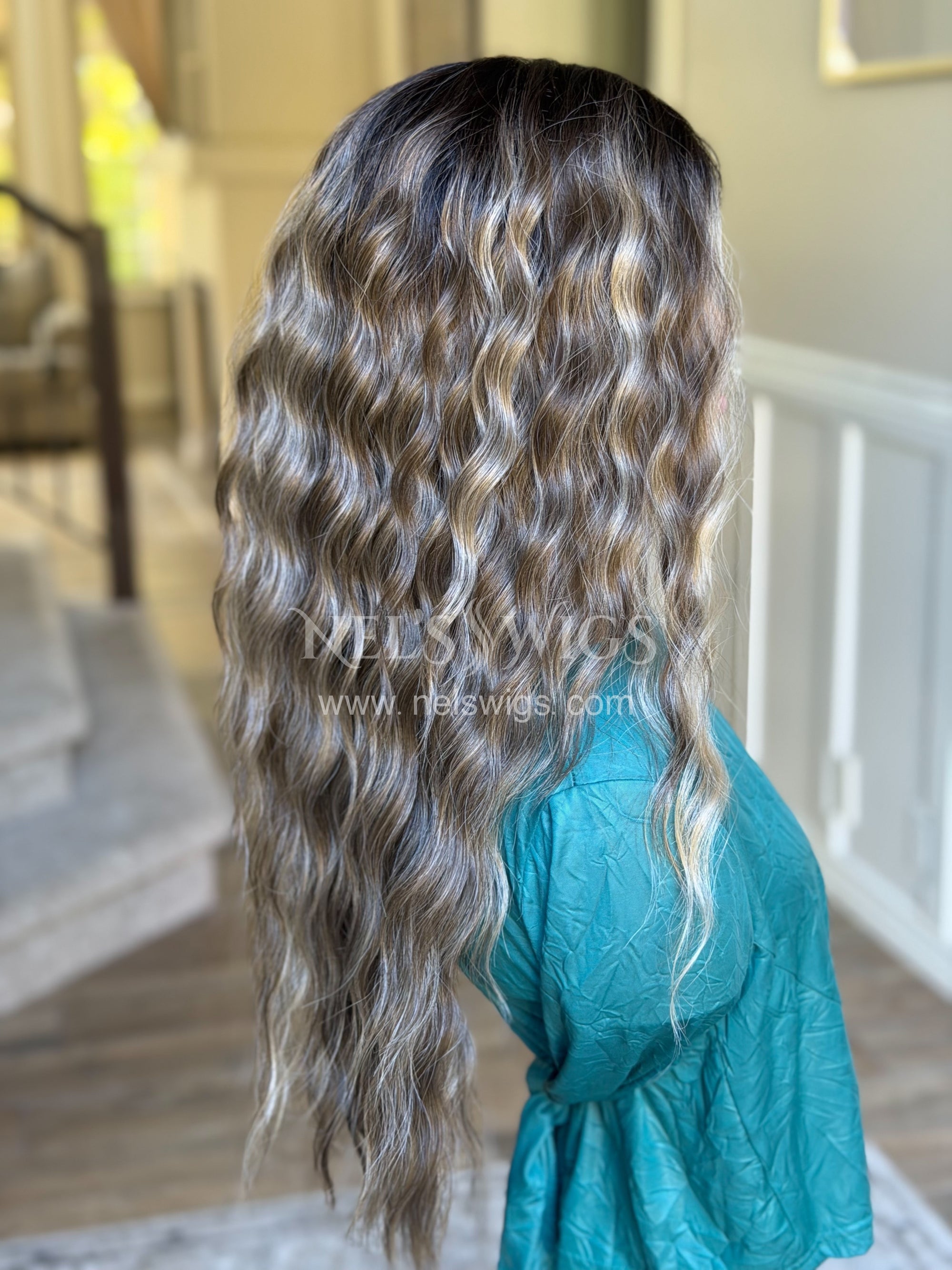 Ocean 05 - 26” - Soft Brunette with Neutral Blonde Highlights