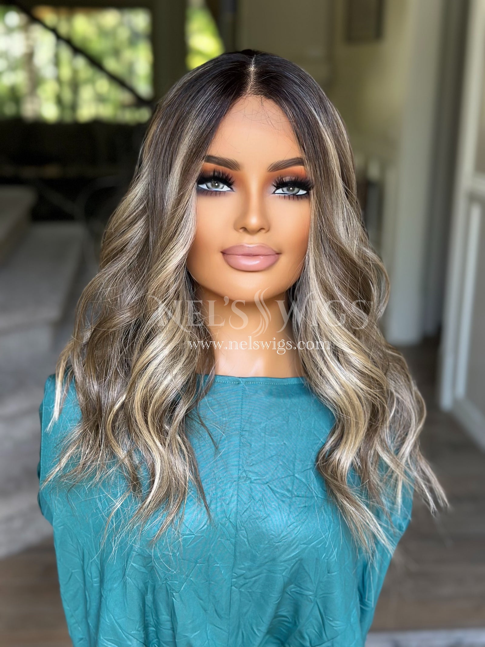 Ariana 02 - Soft Brunette with Neutral Blonde Highlights