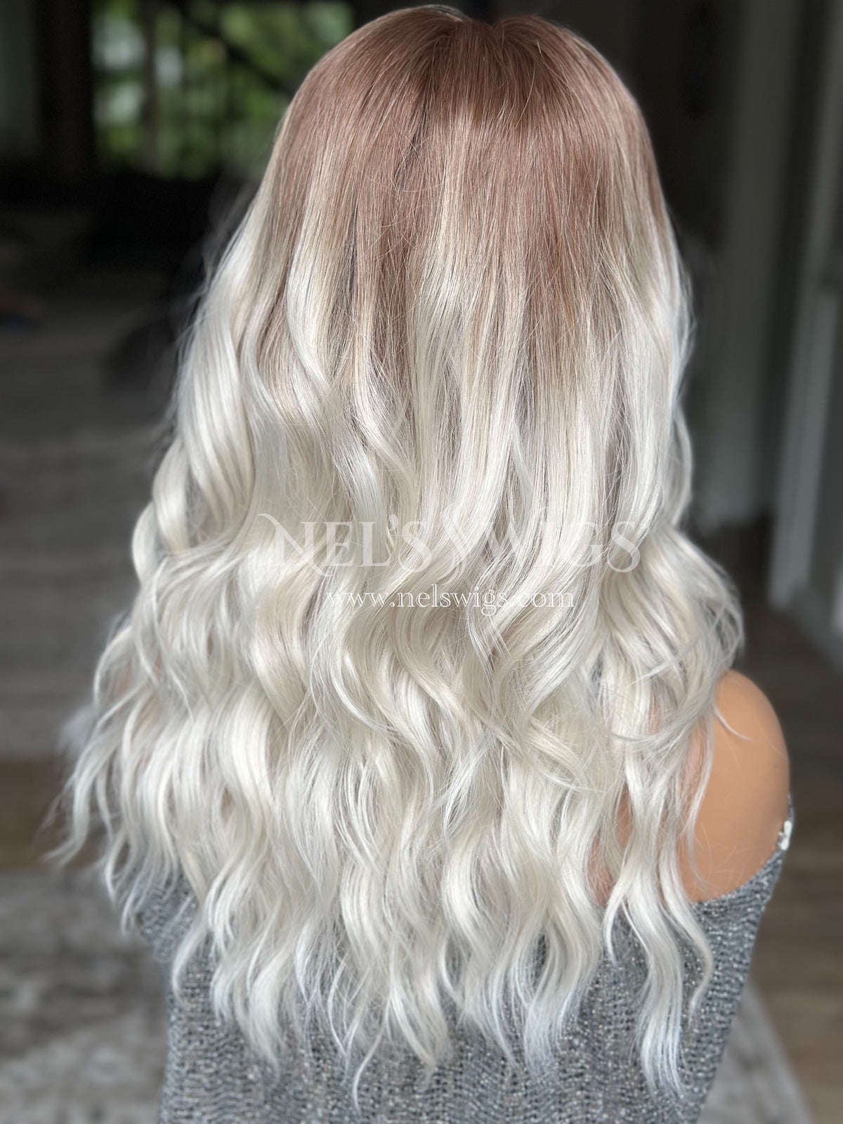 Reese 03 - Icy Blonde with Golden Brown Roots - Large
