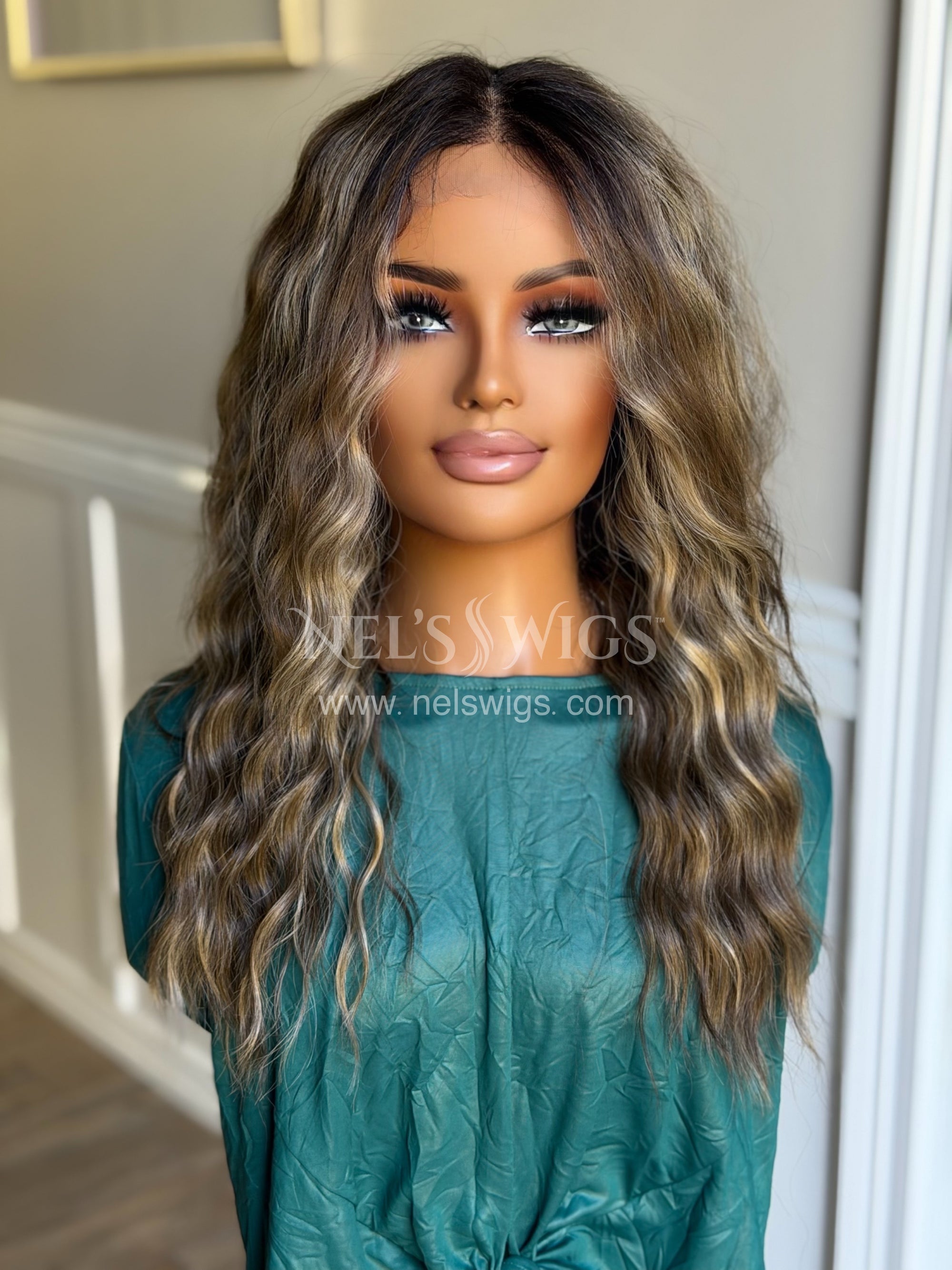 Ocean 05 - 23” - Soft Brunette with Neutral Blonde Highlights