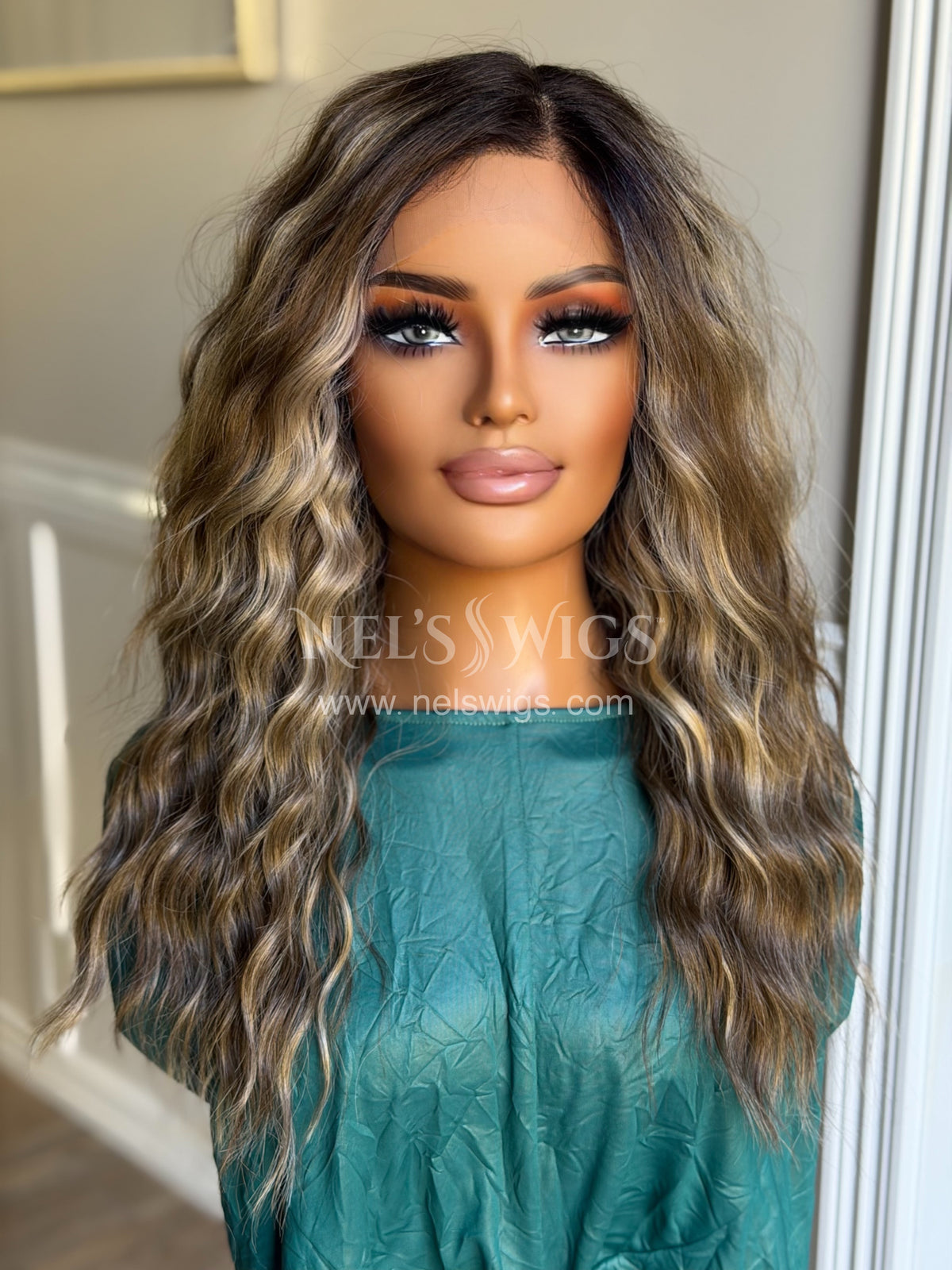 Ocean 05 - 23” - Soft Brunette with Neutral Blonde Highlights