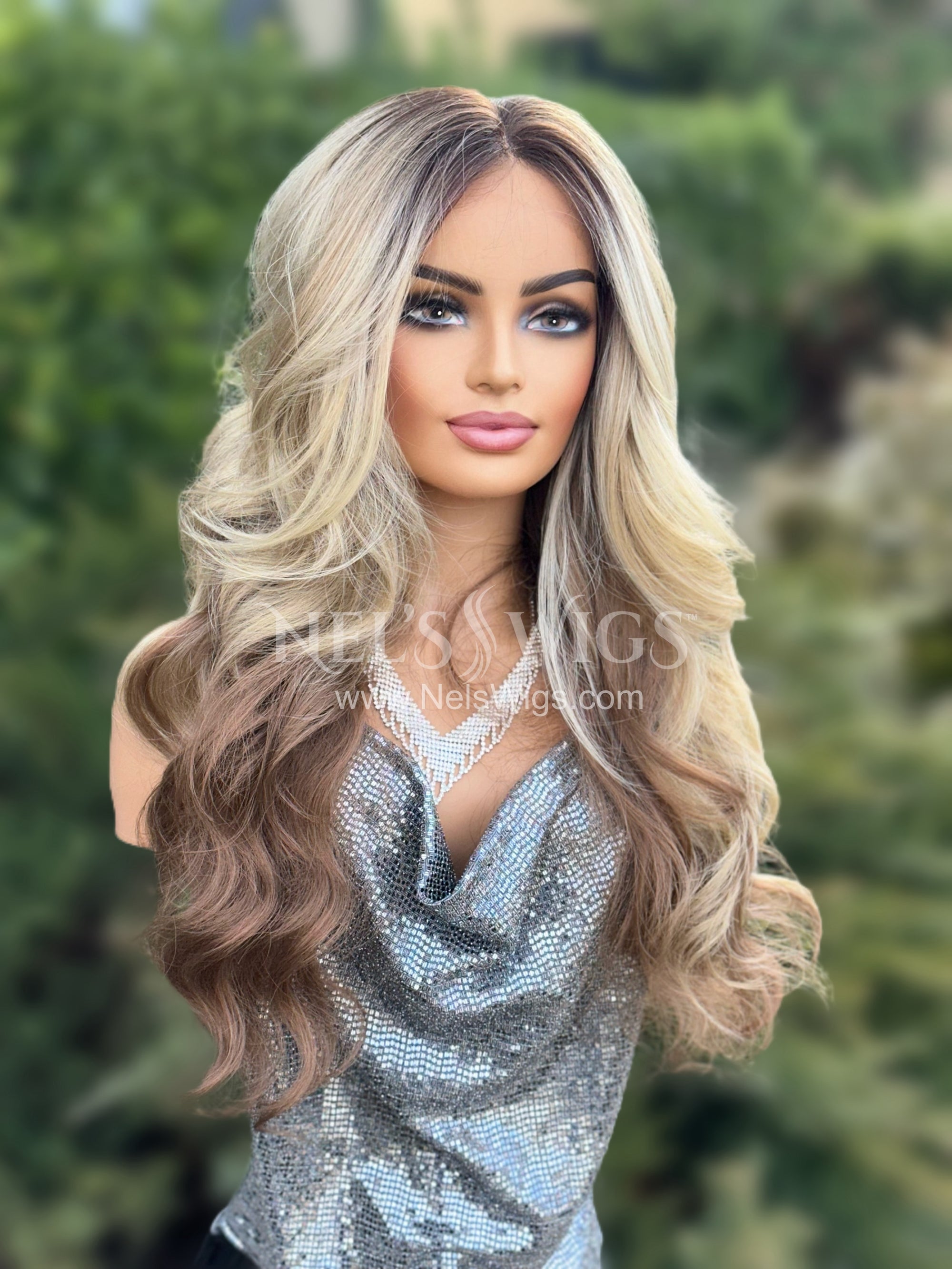 Mistey – Blonde and Brunette Mix - Middle Part