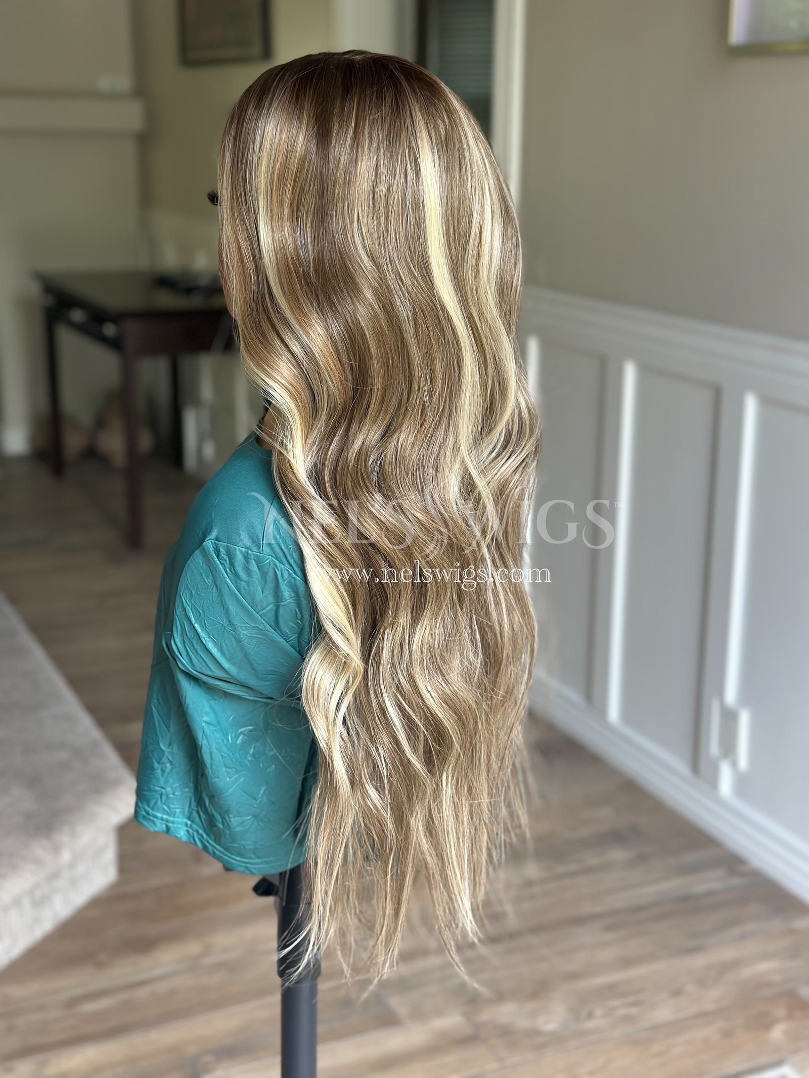 Bianca 09 - Warm Blonde with Light Brown Mix - Highlighted (lighter roots)