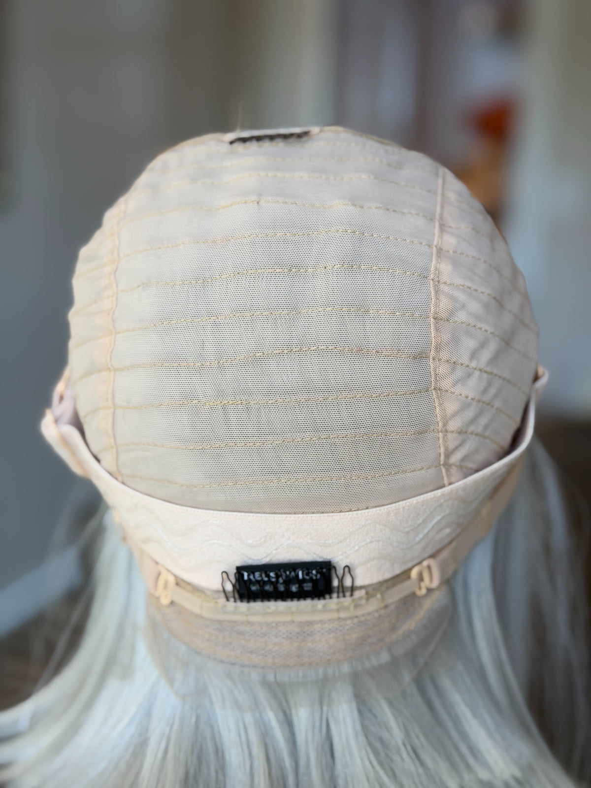 Felicity 01 - Silver Blonde