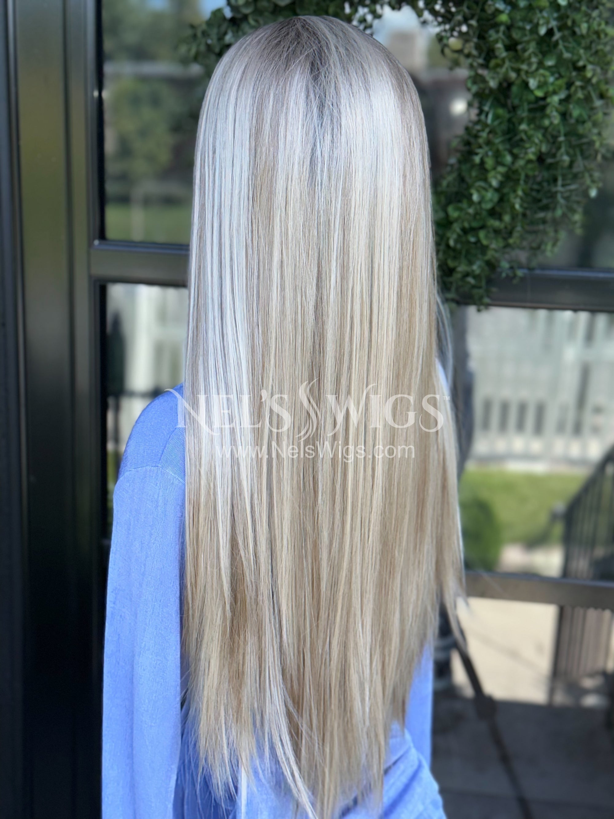 Lynn - Blonde with Champaign Highlights