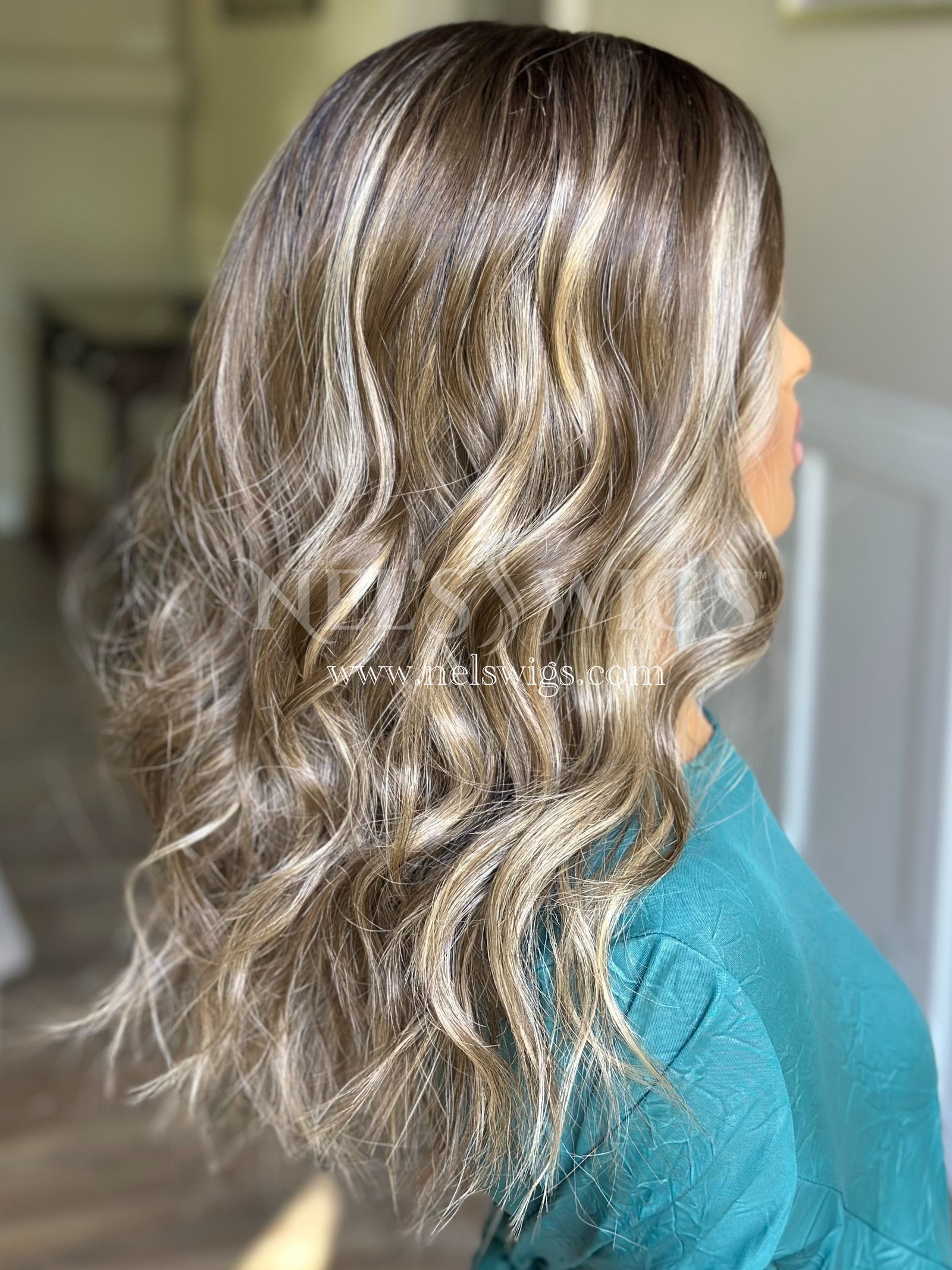 Ariana 02 - Soft Brunette with Neutral Blonde Highlights