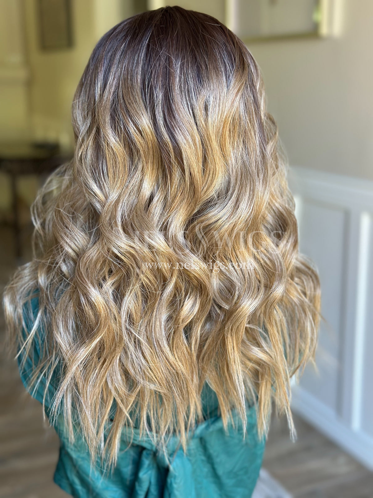 Ariana 01 - Medium Blonde with Light Blonde Money Pieces