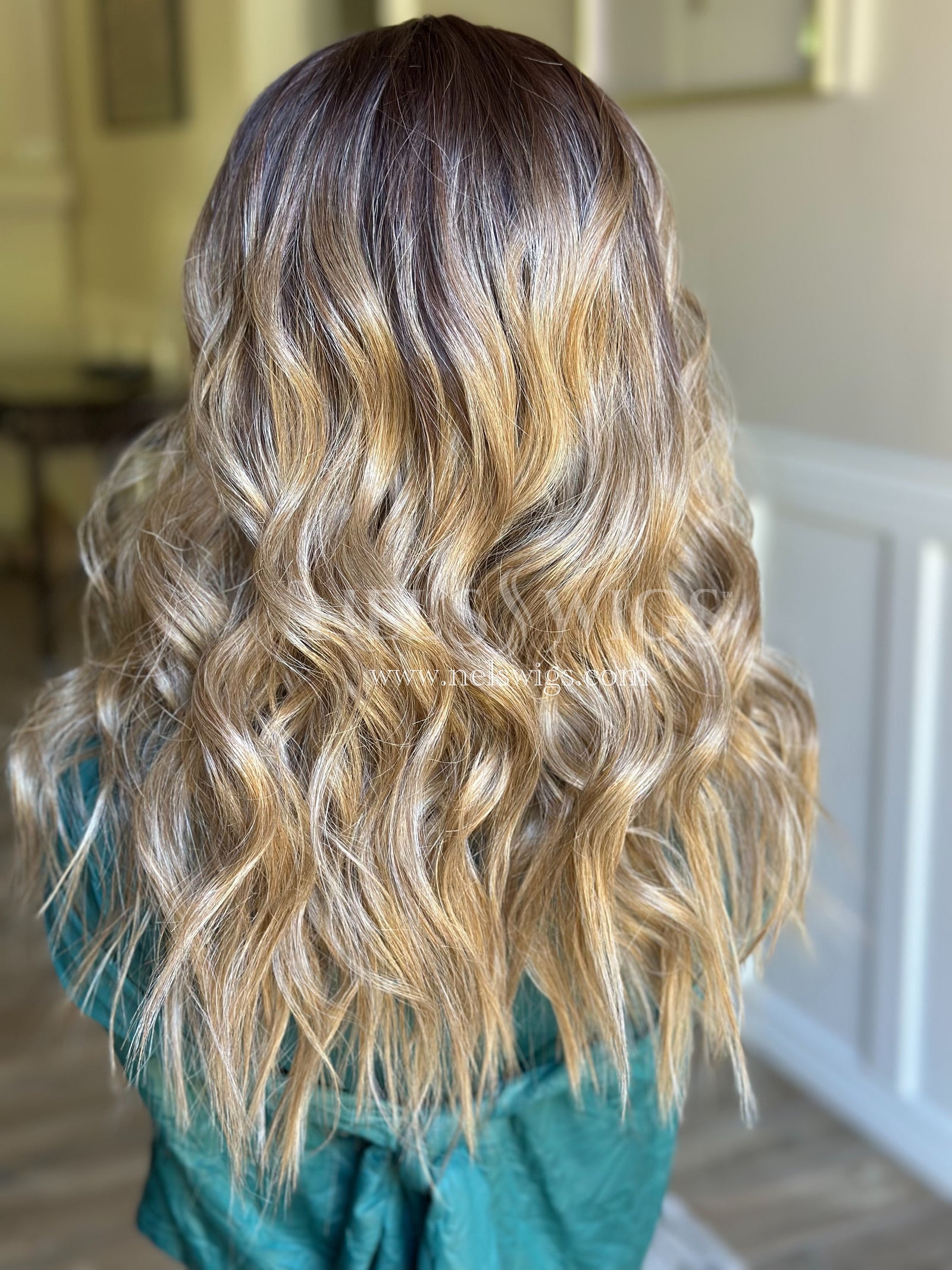 Ariana 01 - Medium Blonde with Light Blonde Money Pieces