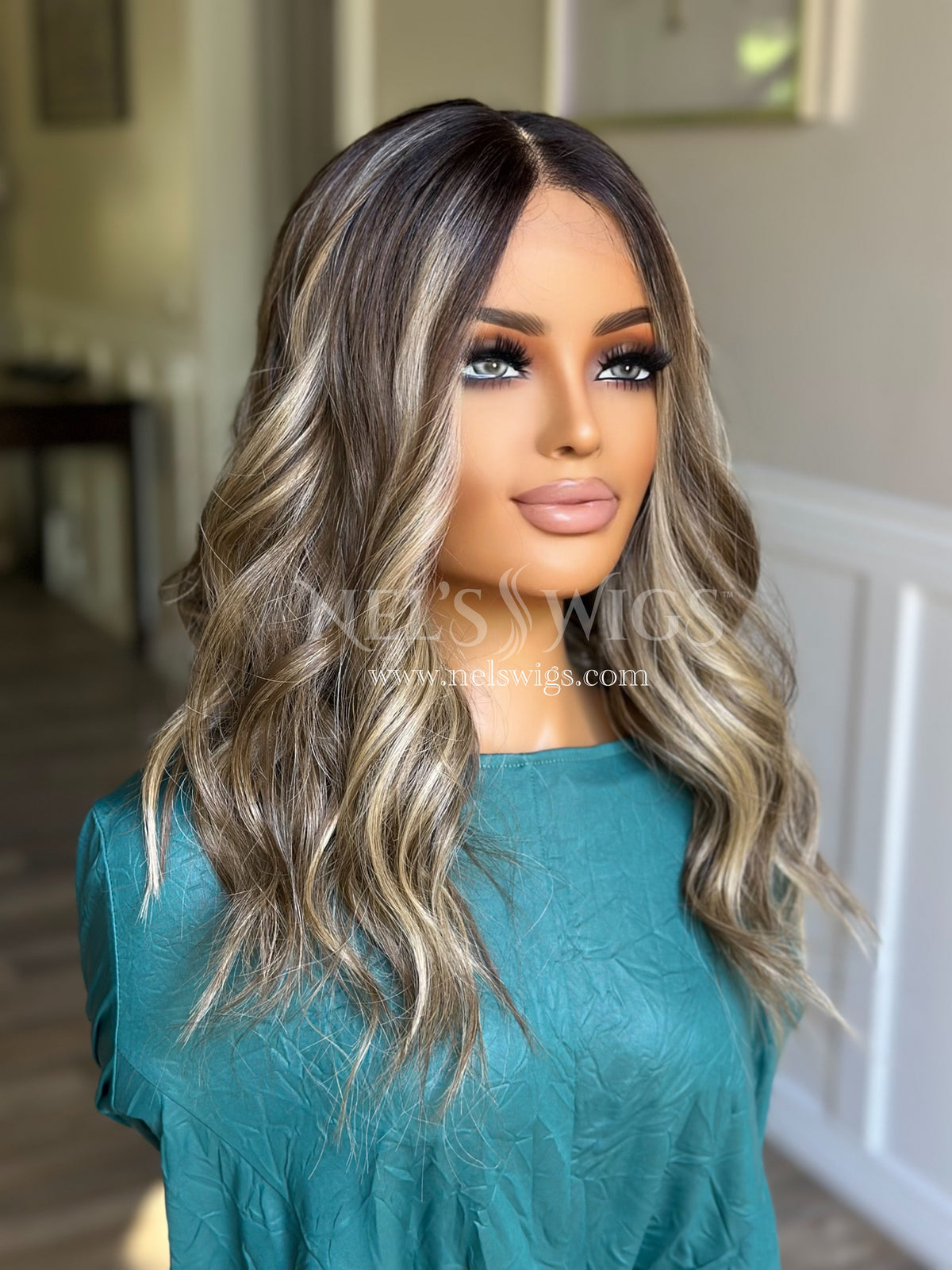 Ariana 02 - Soft Brunette with Neutral Blonde Highlights