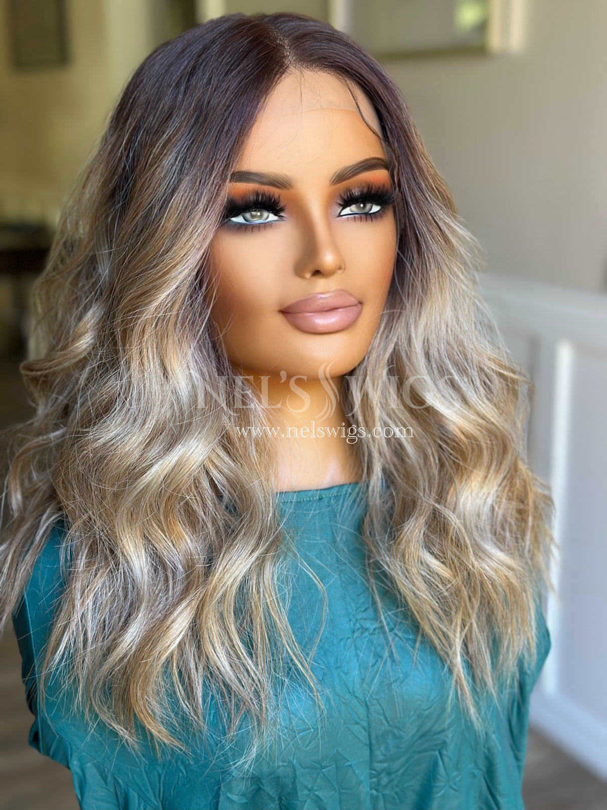 Ariana 01 - Medium Blonde with Light Blonde Money Pieces