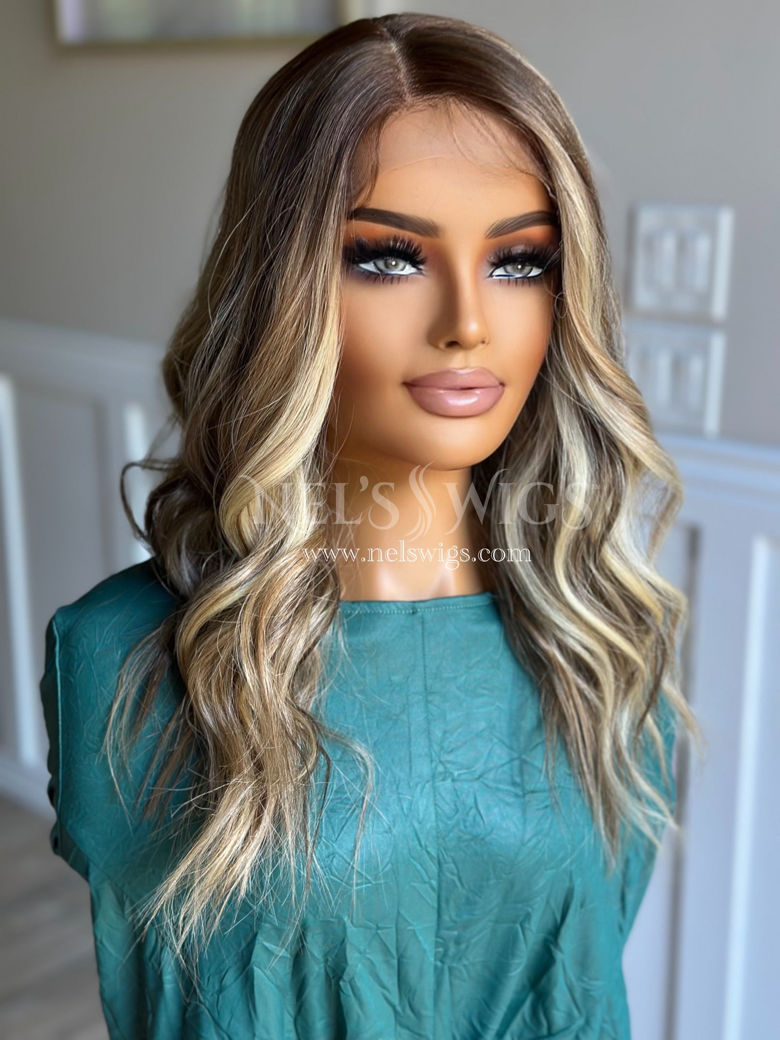 Ariana 07 - Warm Blonde & Light Brown Mix Highlighted