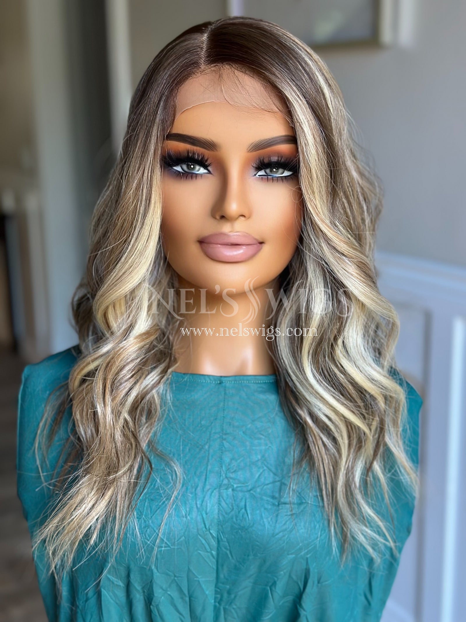 Ariana 07 - Warm Blonde & Light Brown Mix Highlighted