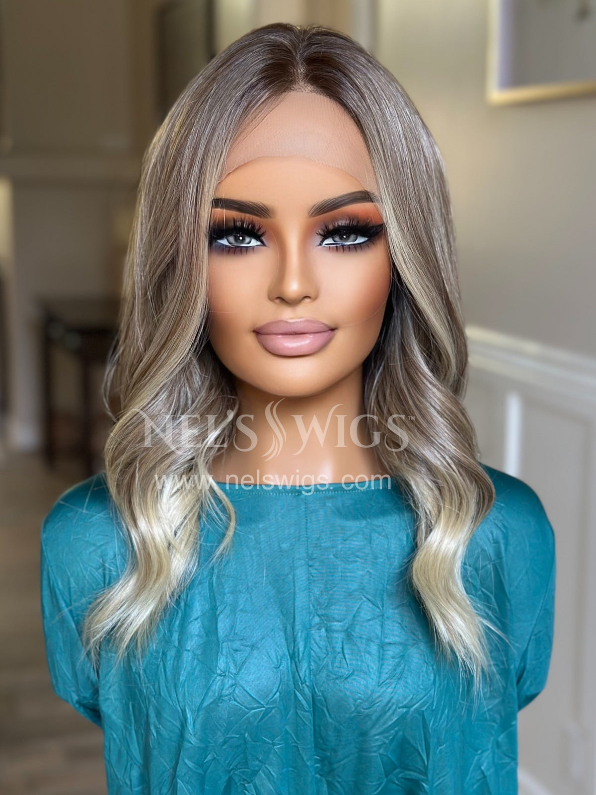 Terry 04 - NEUTRAL BLONDE WITH WARM BLONDE ENDS