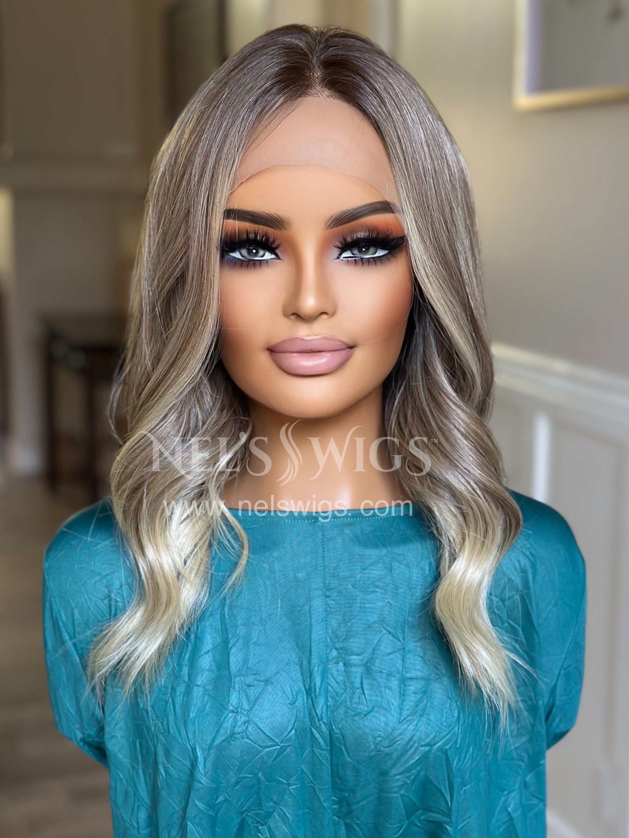 Terry 04 - NEUTRAL BLONDE WITH WARM BLONDE ENDS