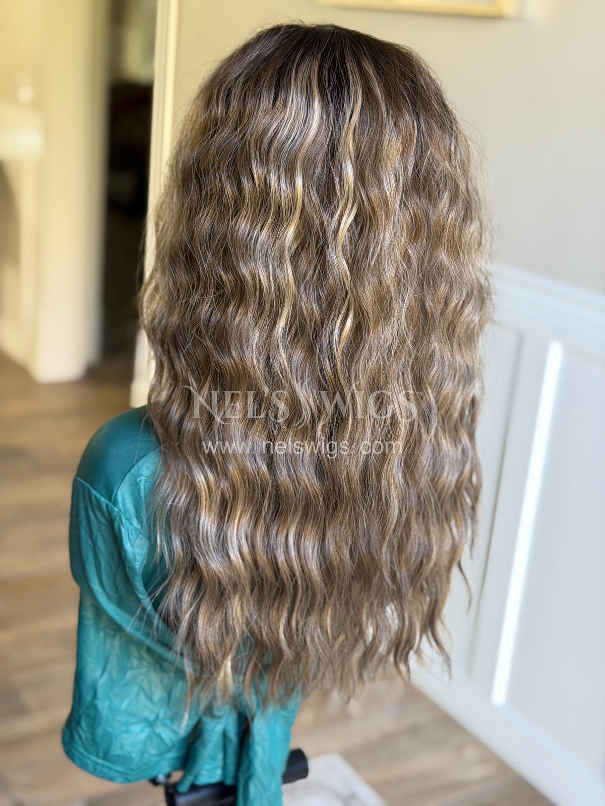 Ocean 05 - 23” - Soft Brunette with Neutral Blonde Highlights