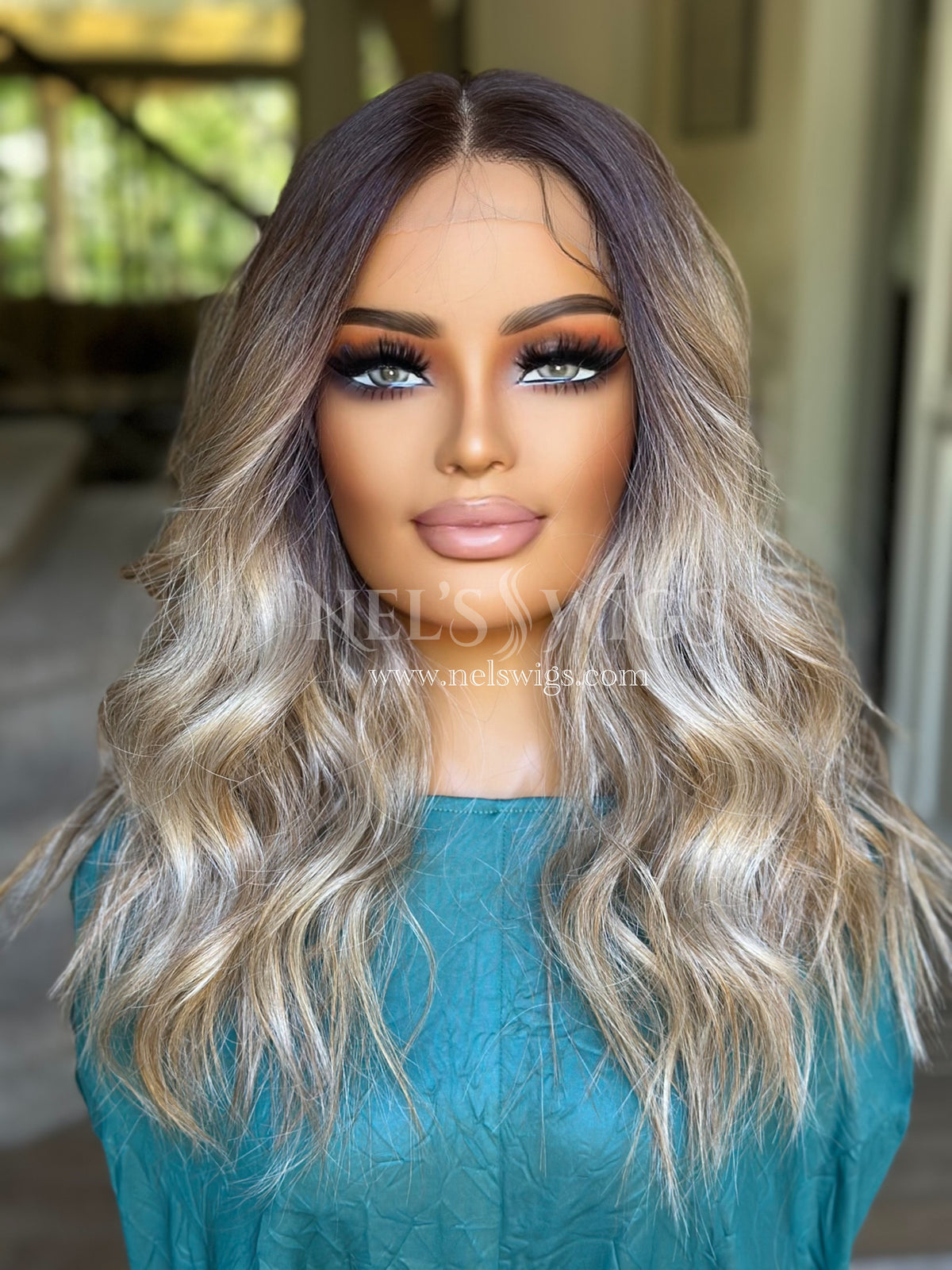 Ariana 01 - Medium Blonde with Light Blonde Money Pieces