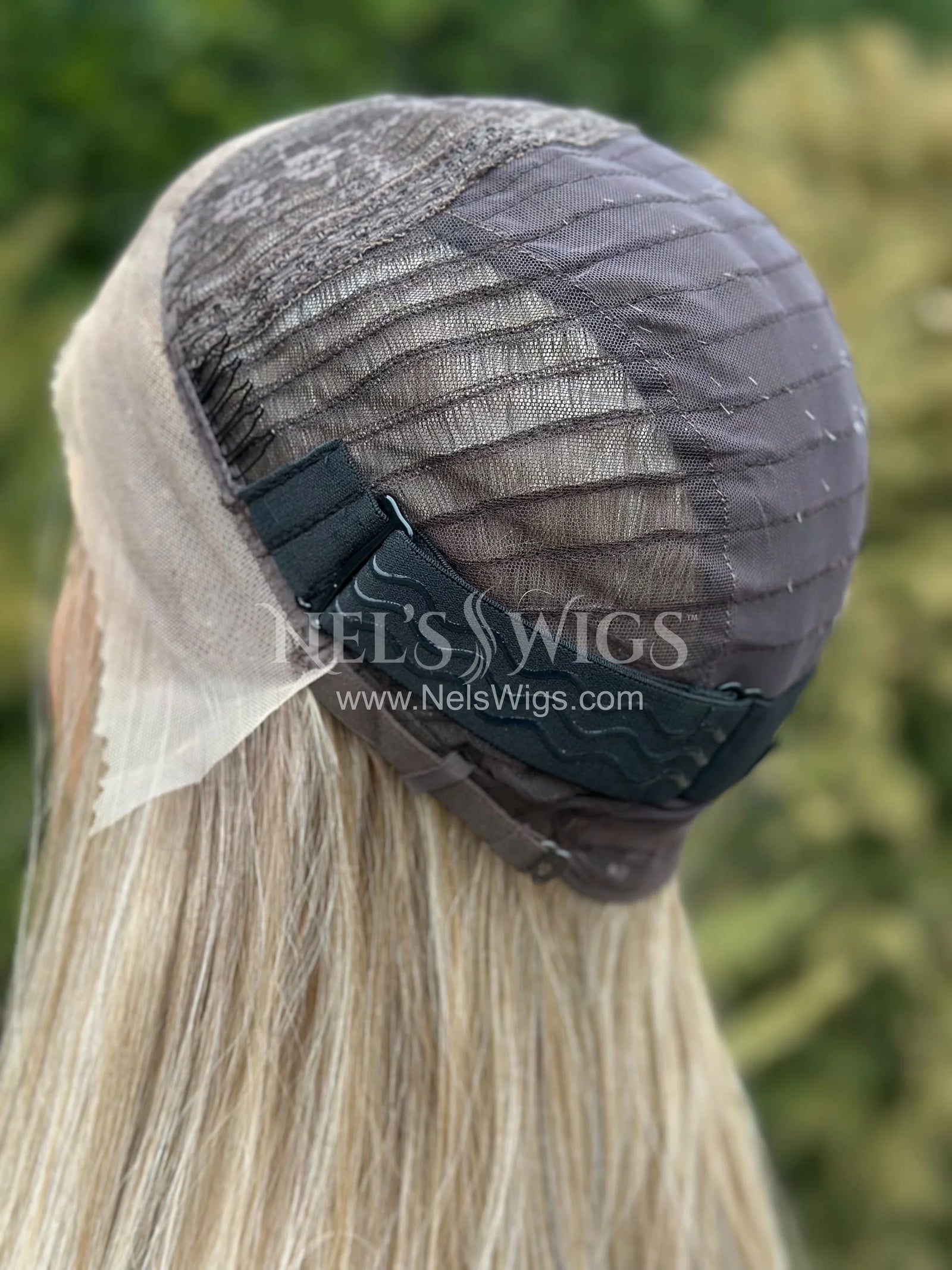 Tracy 13 -  Neutral Blonde with Light Brown Lowlights