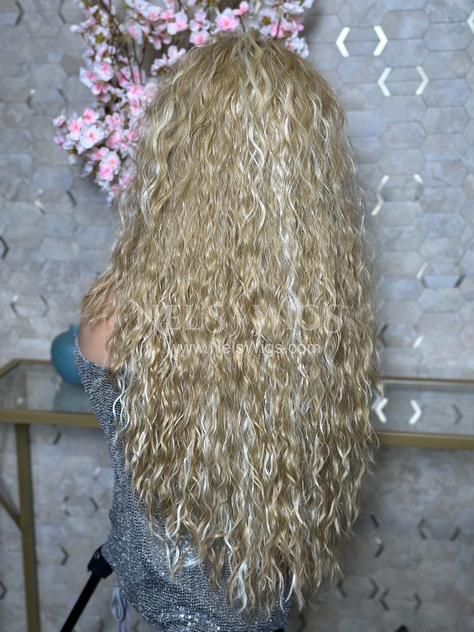 Lydia – Blonde with Highlights