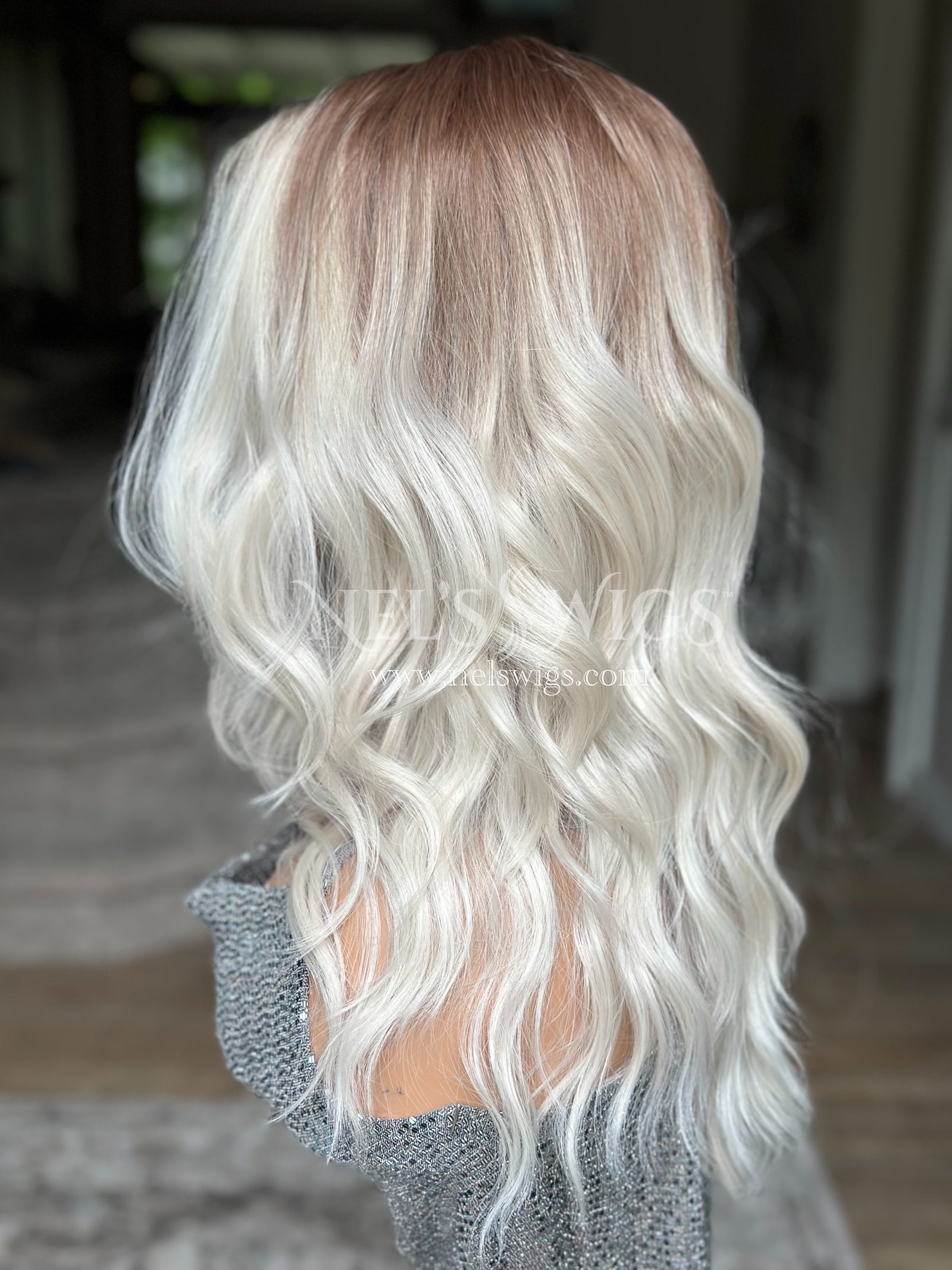 Reese 03 - Icy Blonde with Golden Brown Roots - Large